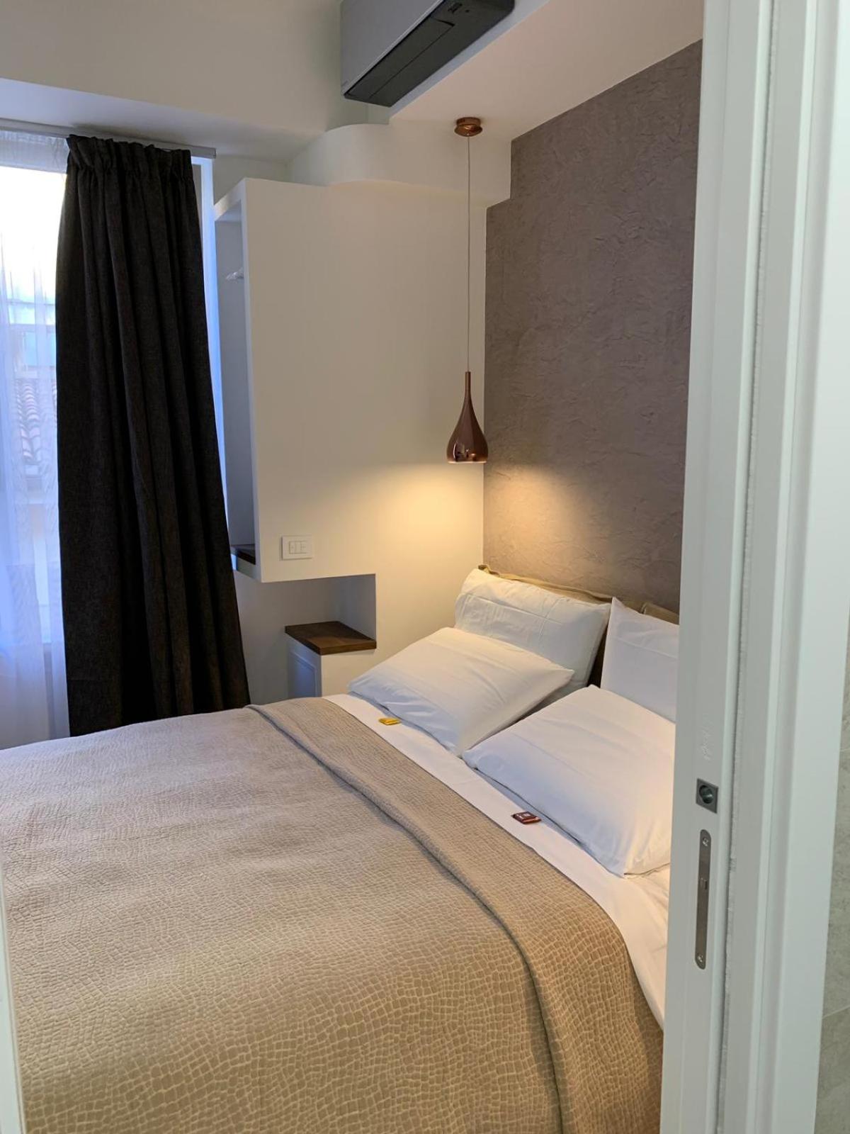Small Double Room - Photo 9