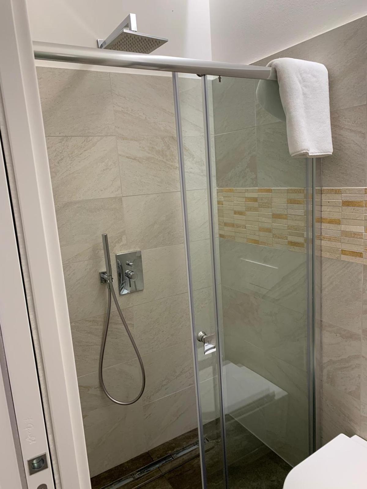 Small Double Room - Photo 22