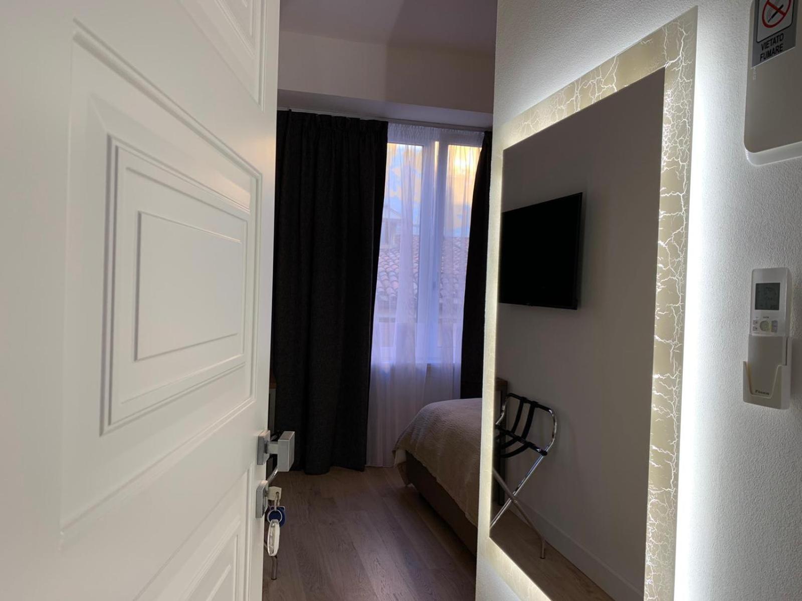 Small Double Room - Photo 18