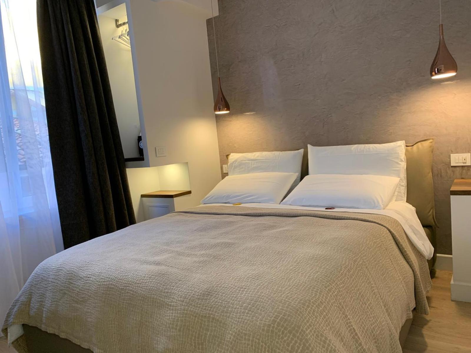 Small Double Room - Photo 10