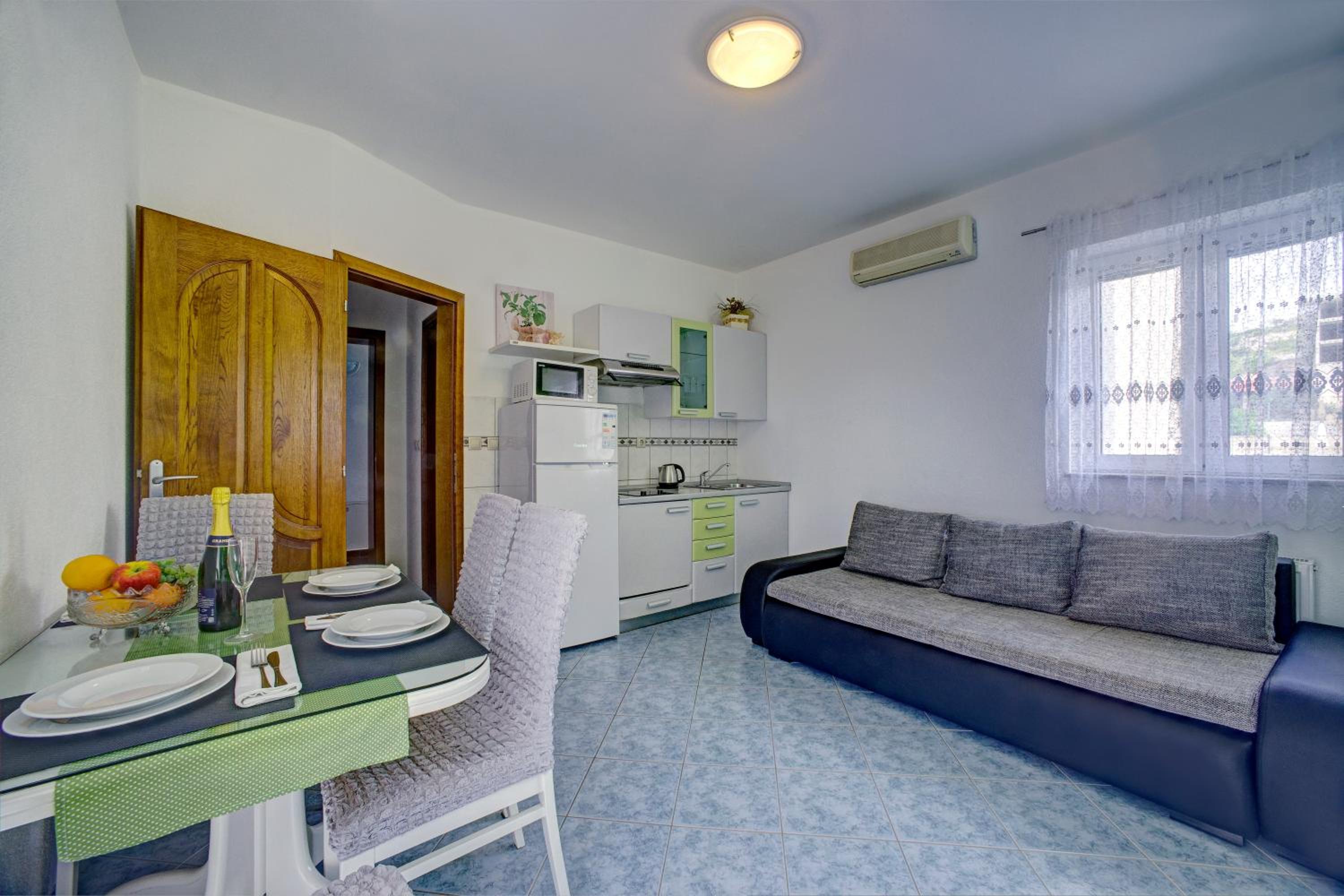 One-Bedroom Apartment with Balcony photo 2