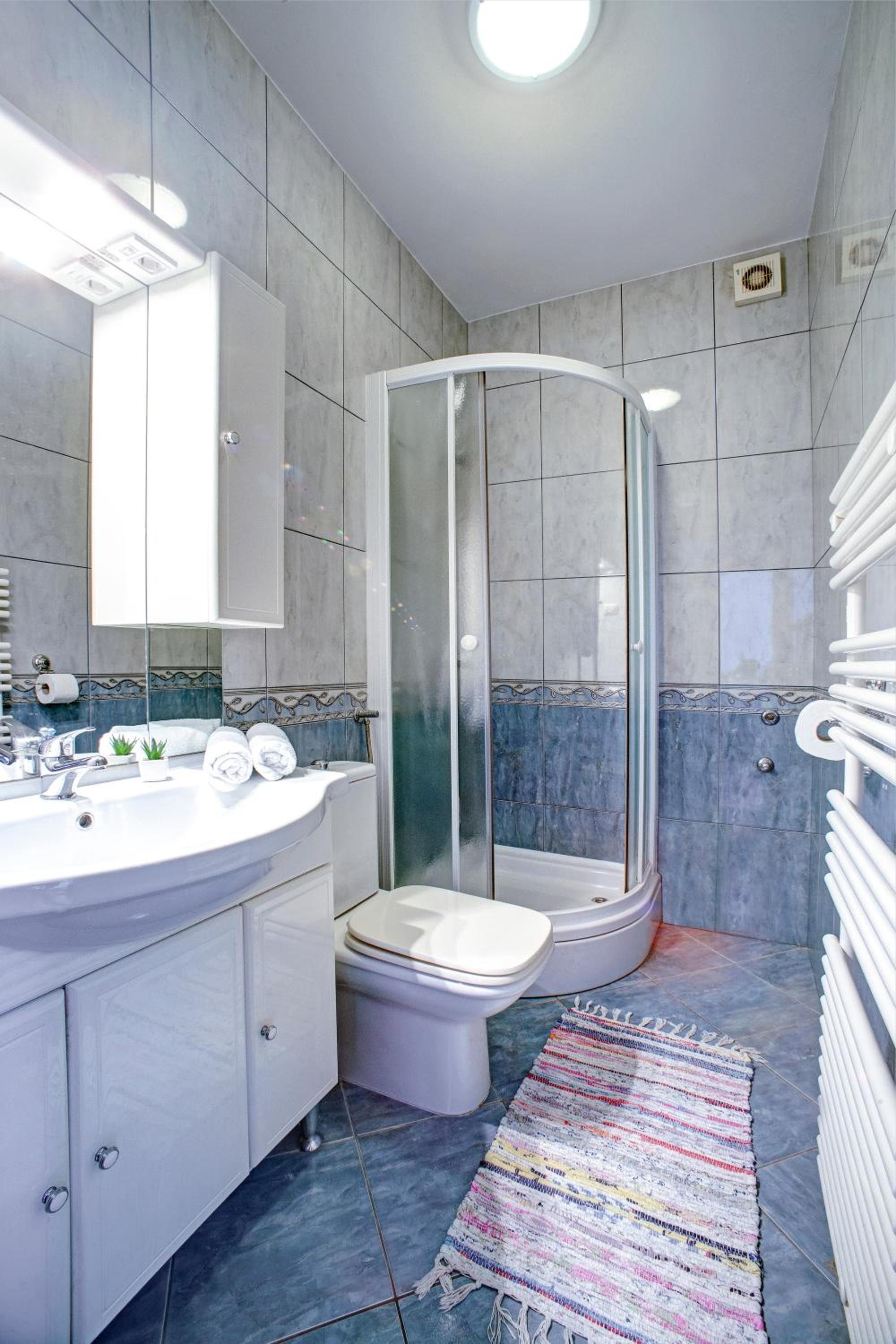 One-Bedroom Apartment with Balcony photo 3