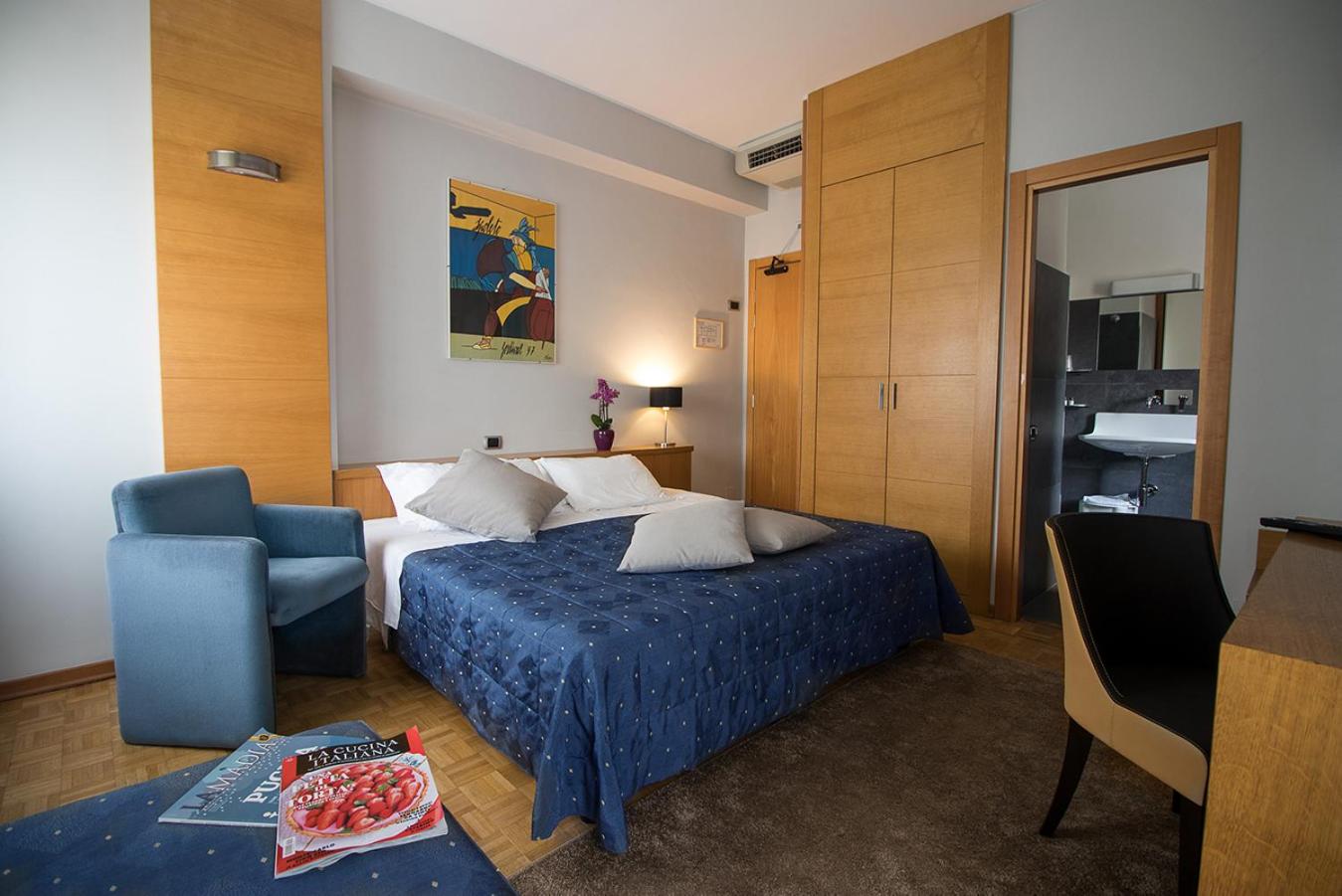 Double or Twin Room photo 1