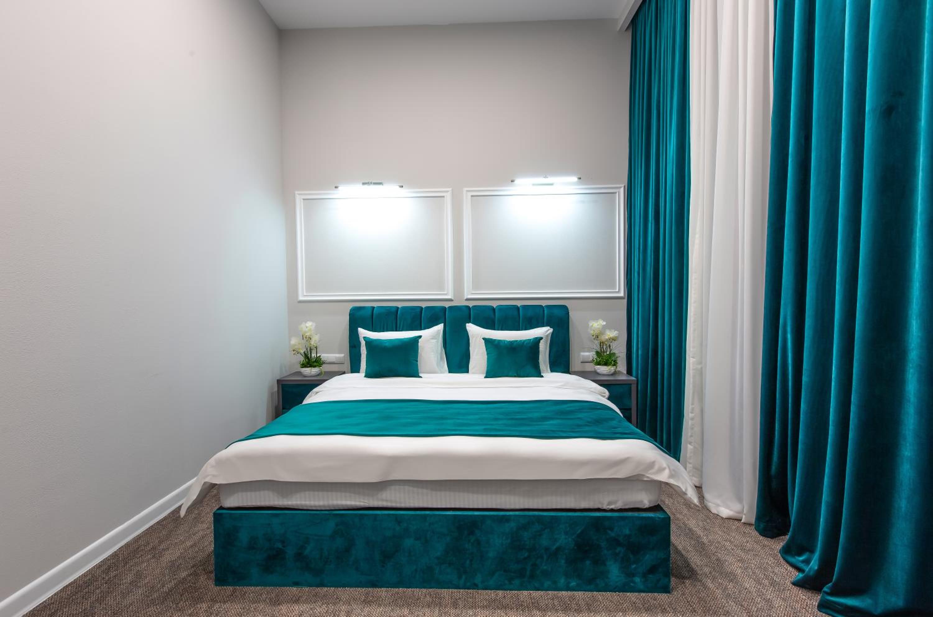 Standard Double Room - Photo 12