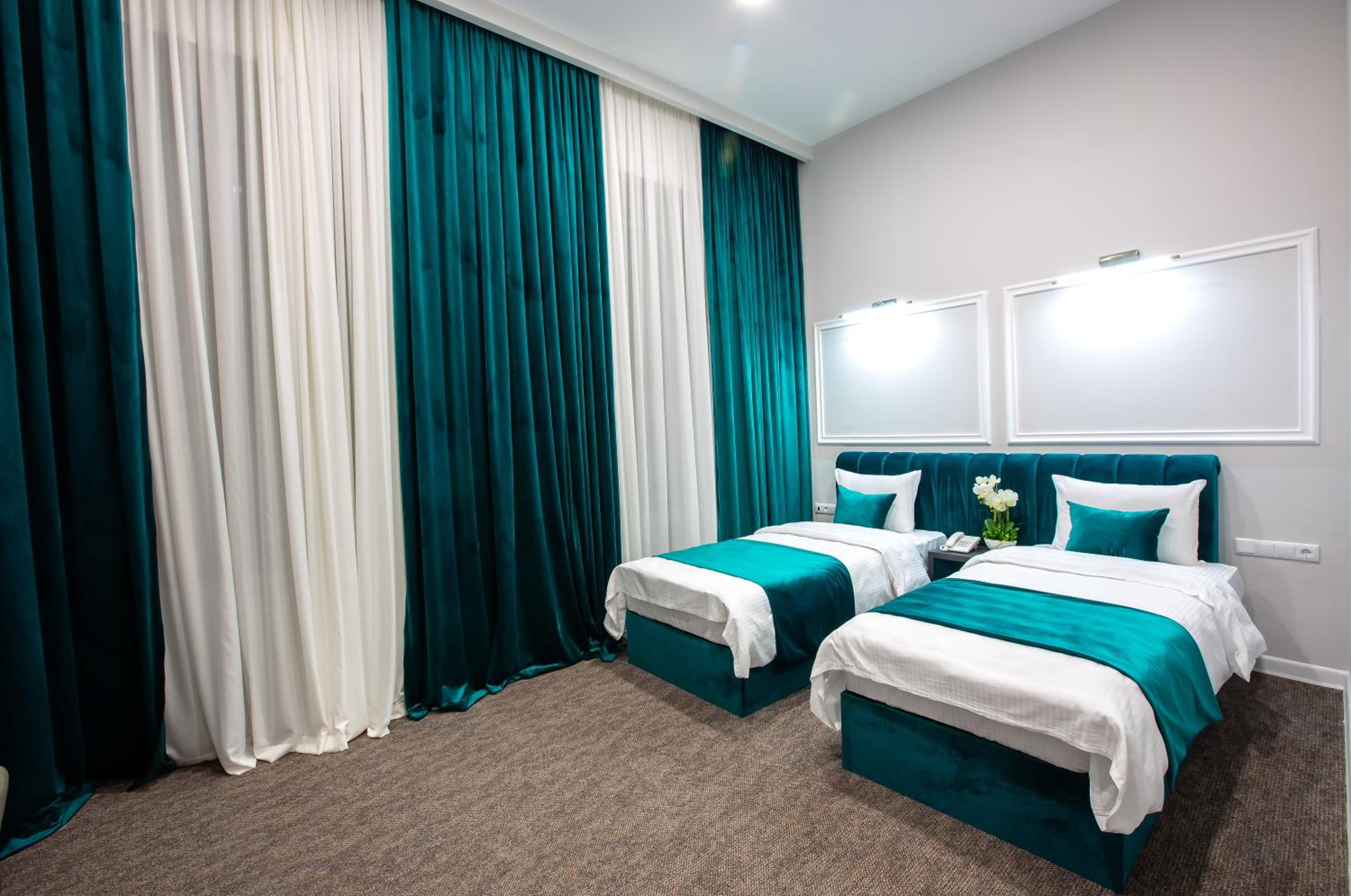 Standard Twin Room - Photo 11