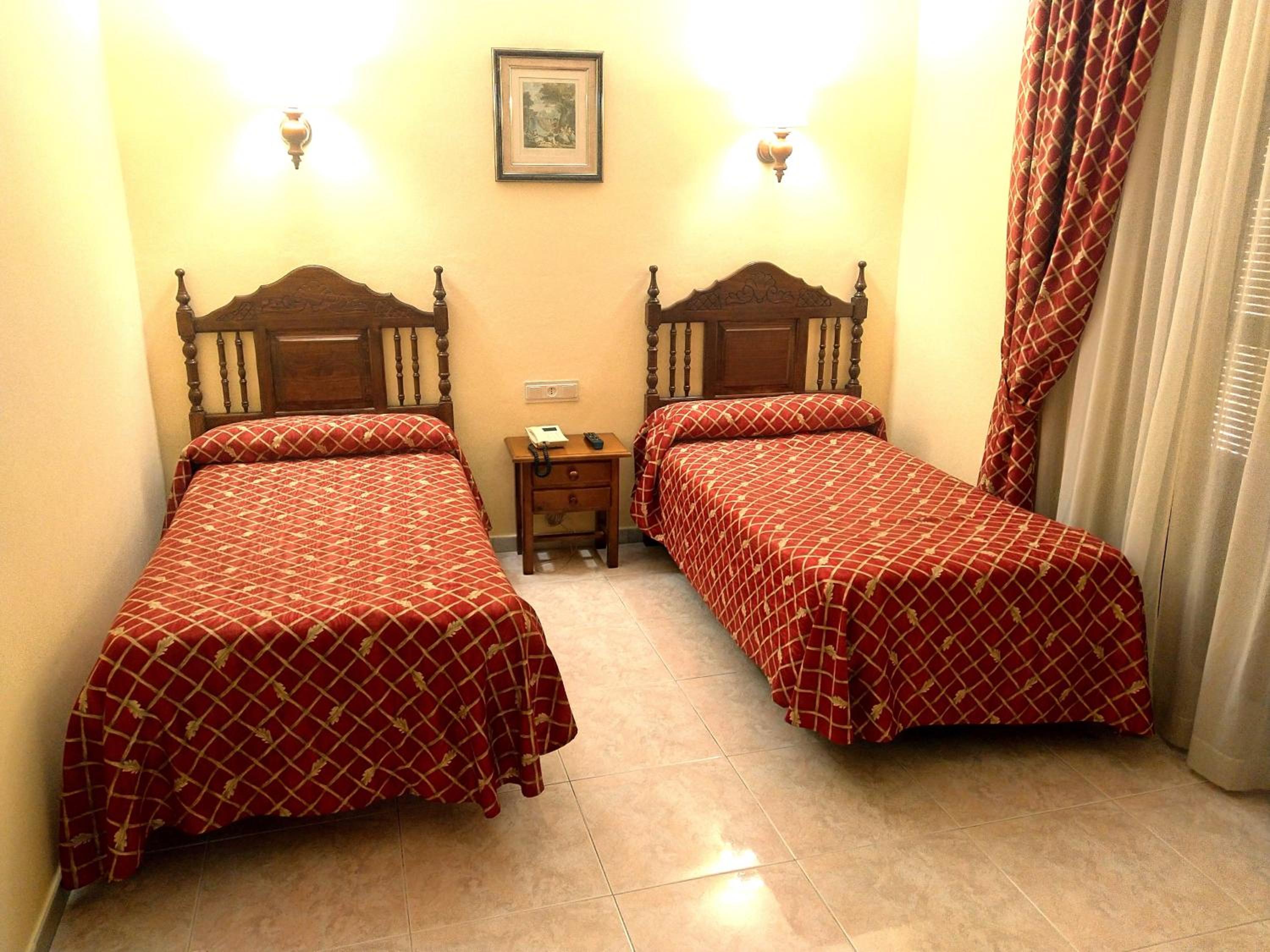 Double or Twin Room - Photo 3