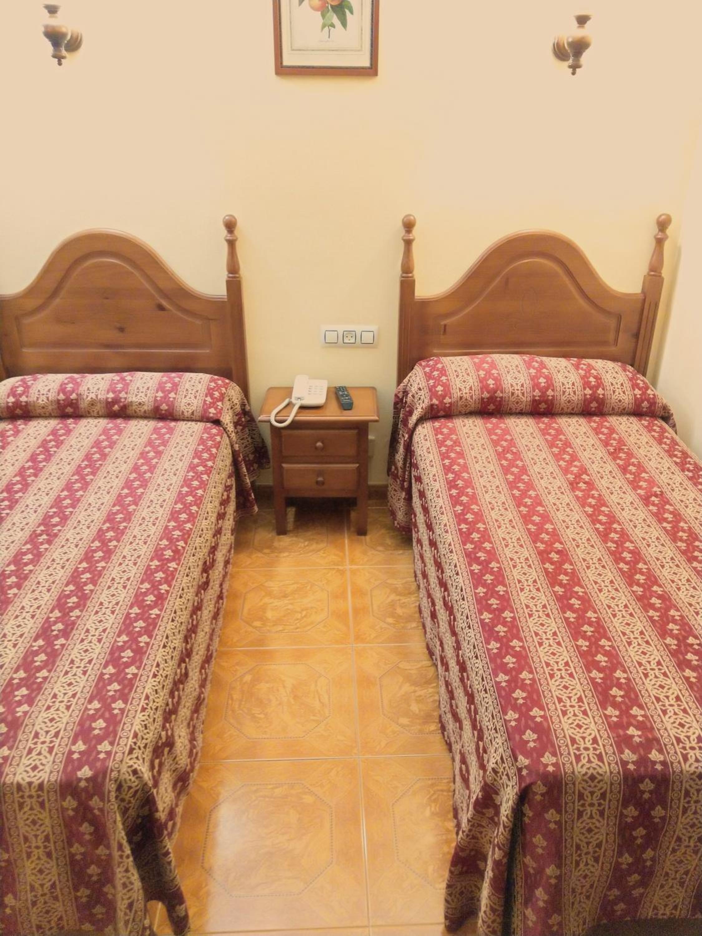 Double or Twin Room - Photo 4