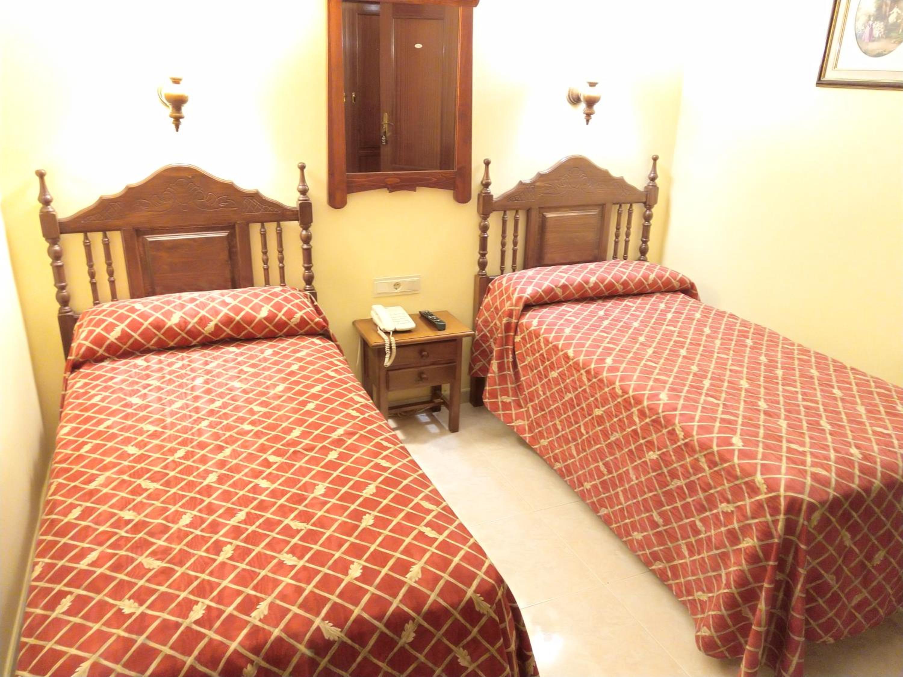Double or Twin Room - Photo 2