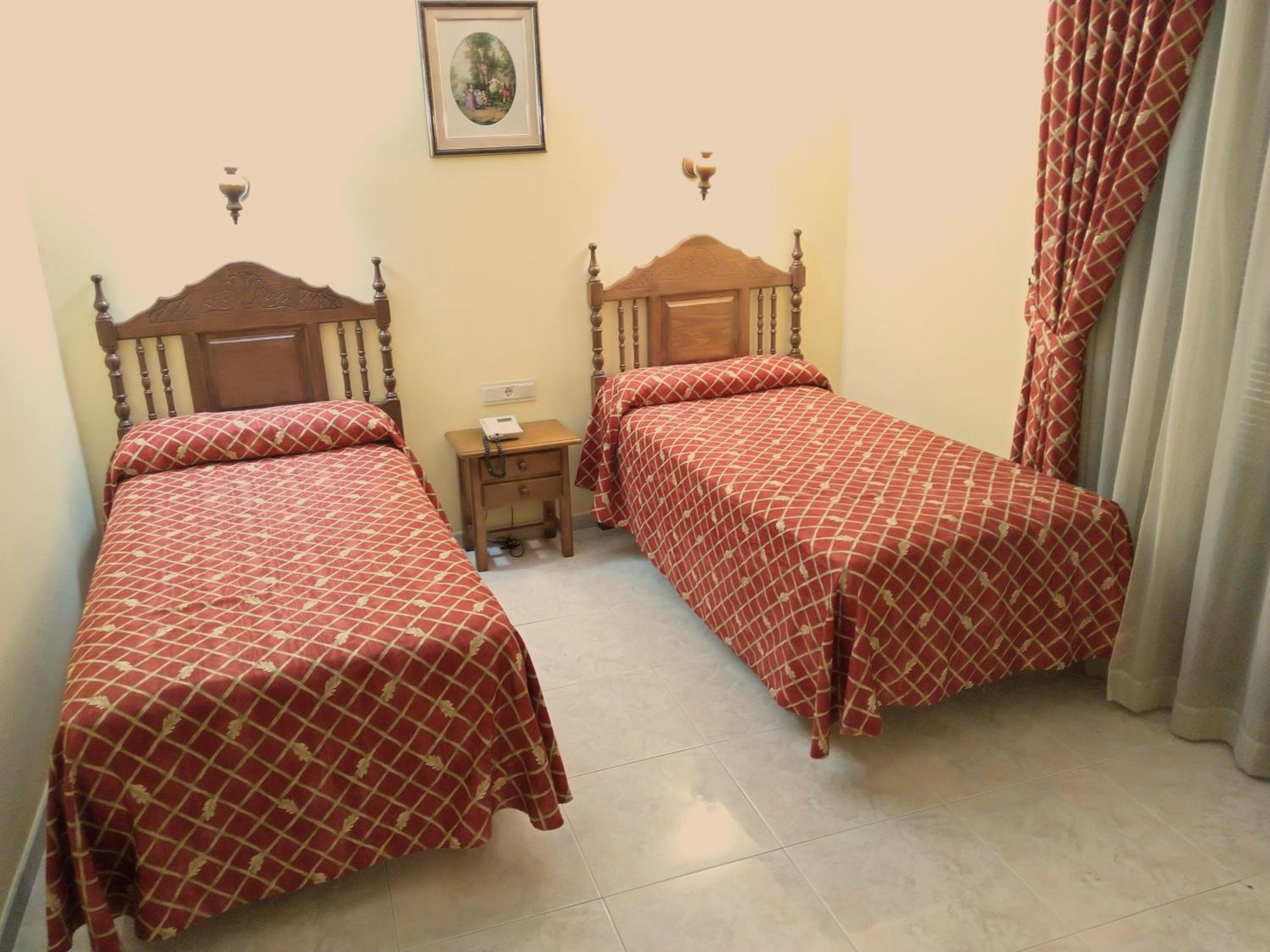 Double or Twin Room - Photo 5