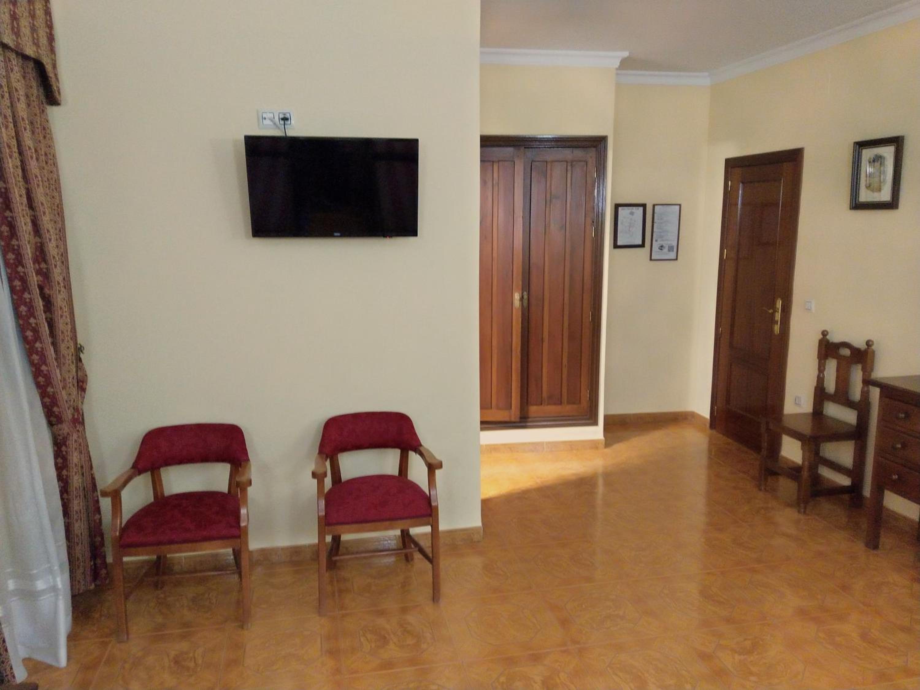 Triple Room - Photo 7