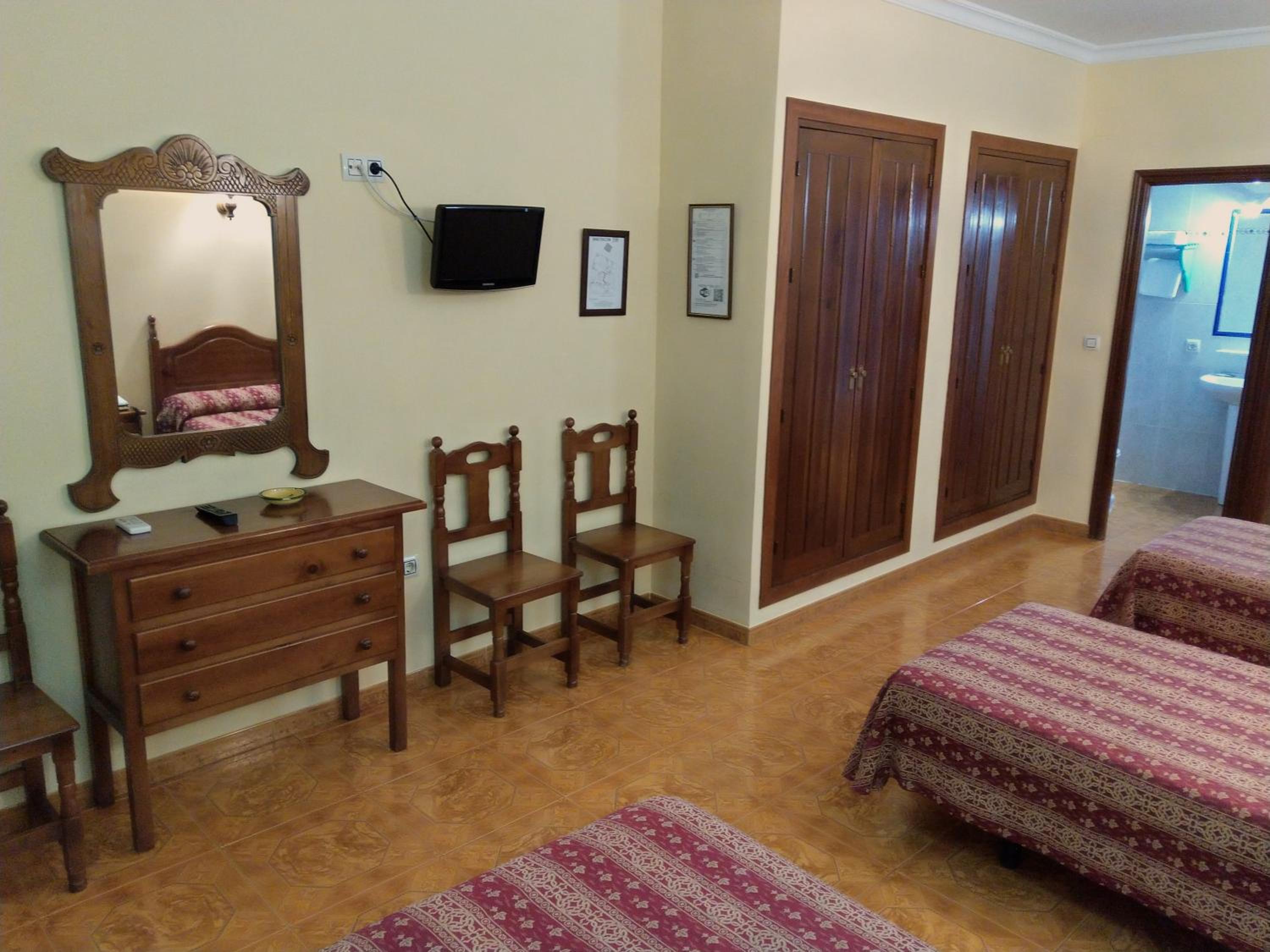 Quadruple Room (4 Adults) - Photo 3