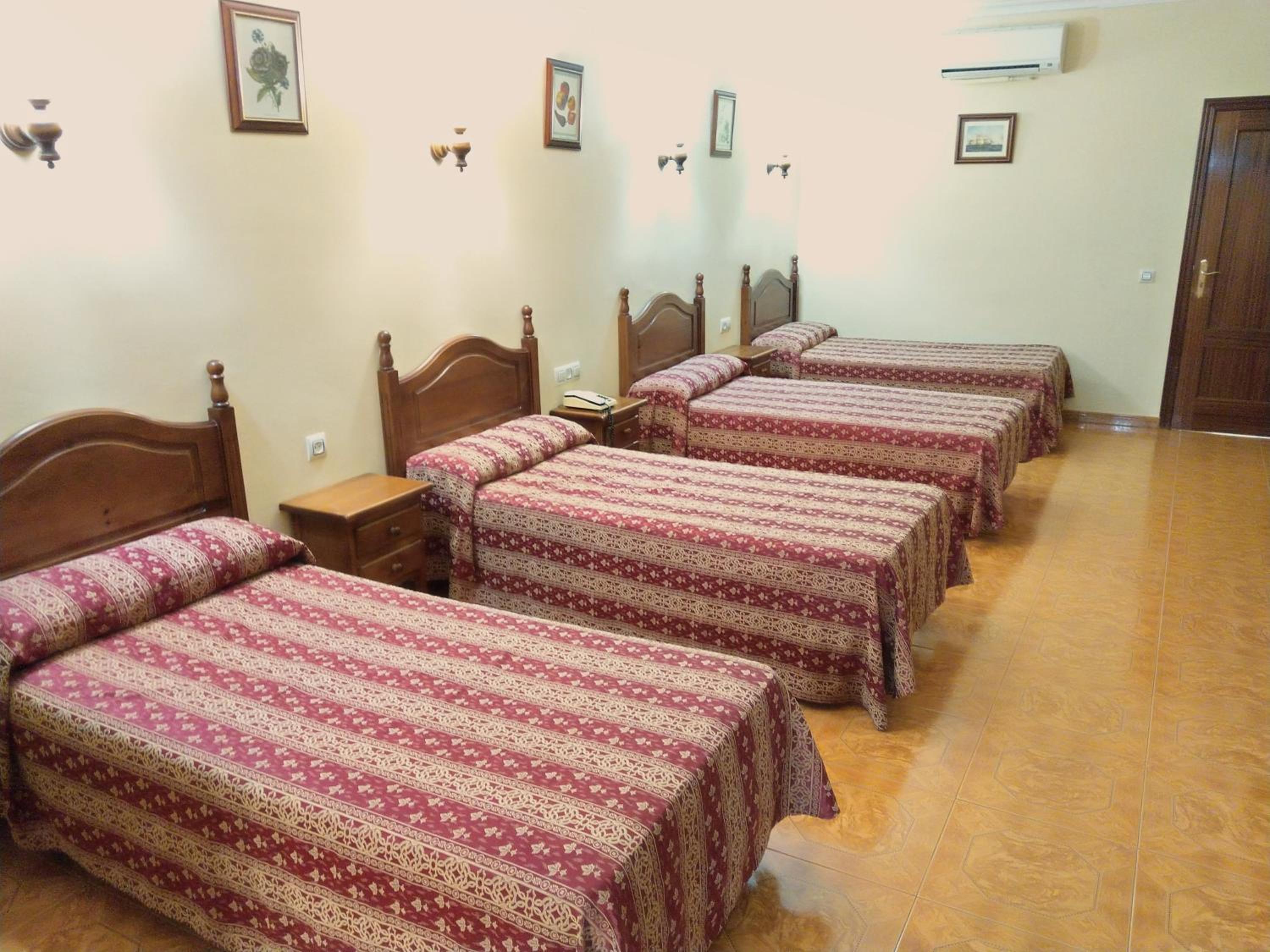 Quadruple Room (4 Adults) - Photo 2