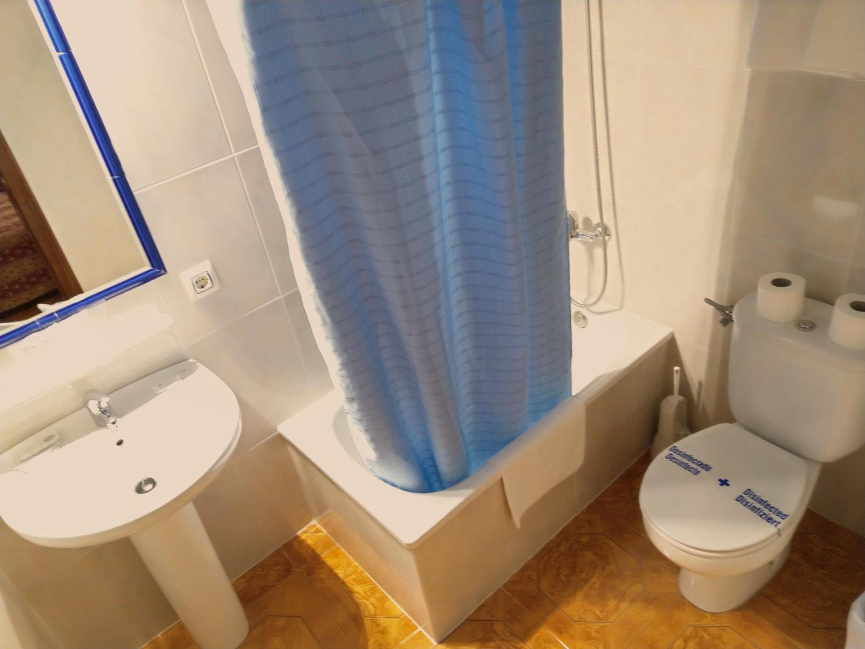 Quadruple Room (4 Adults) - Photo 5