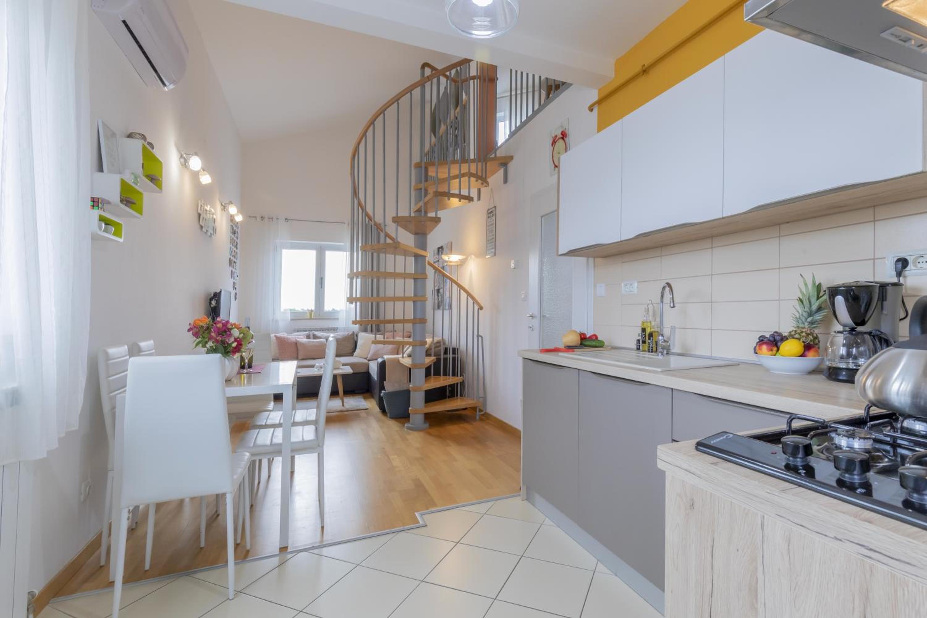Apartment with Terrace - Photo 40