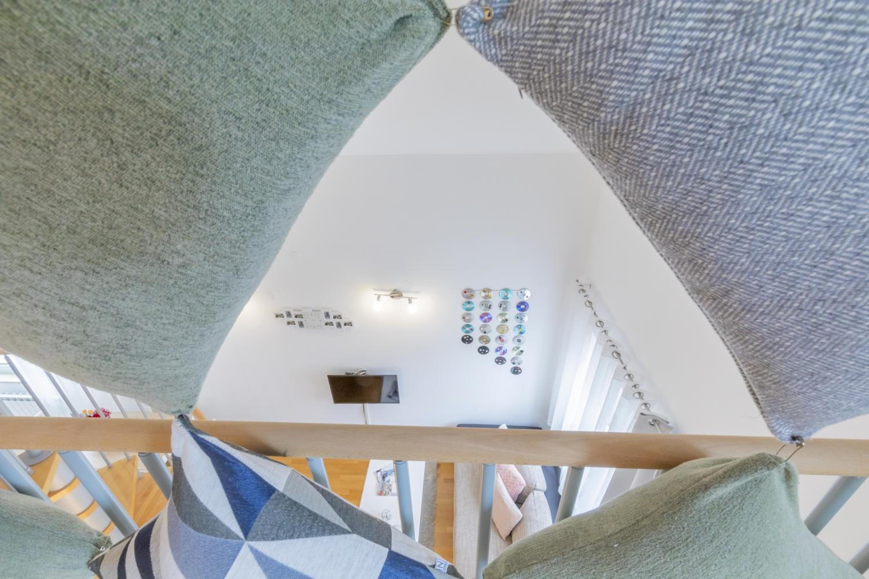 Apartment with Terrace - Photo 8