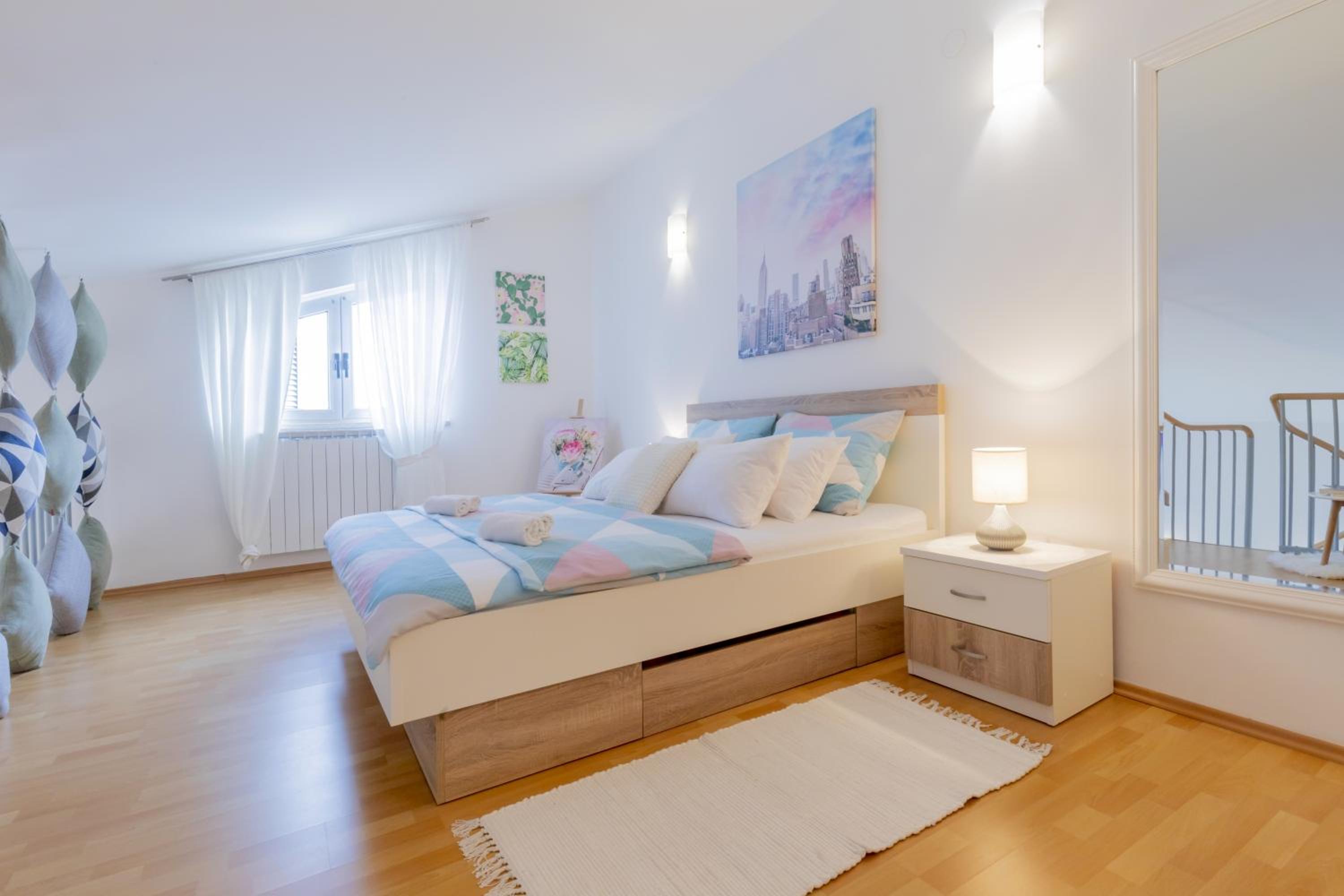 Apartment with Terrace - Photo 11