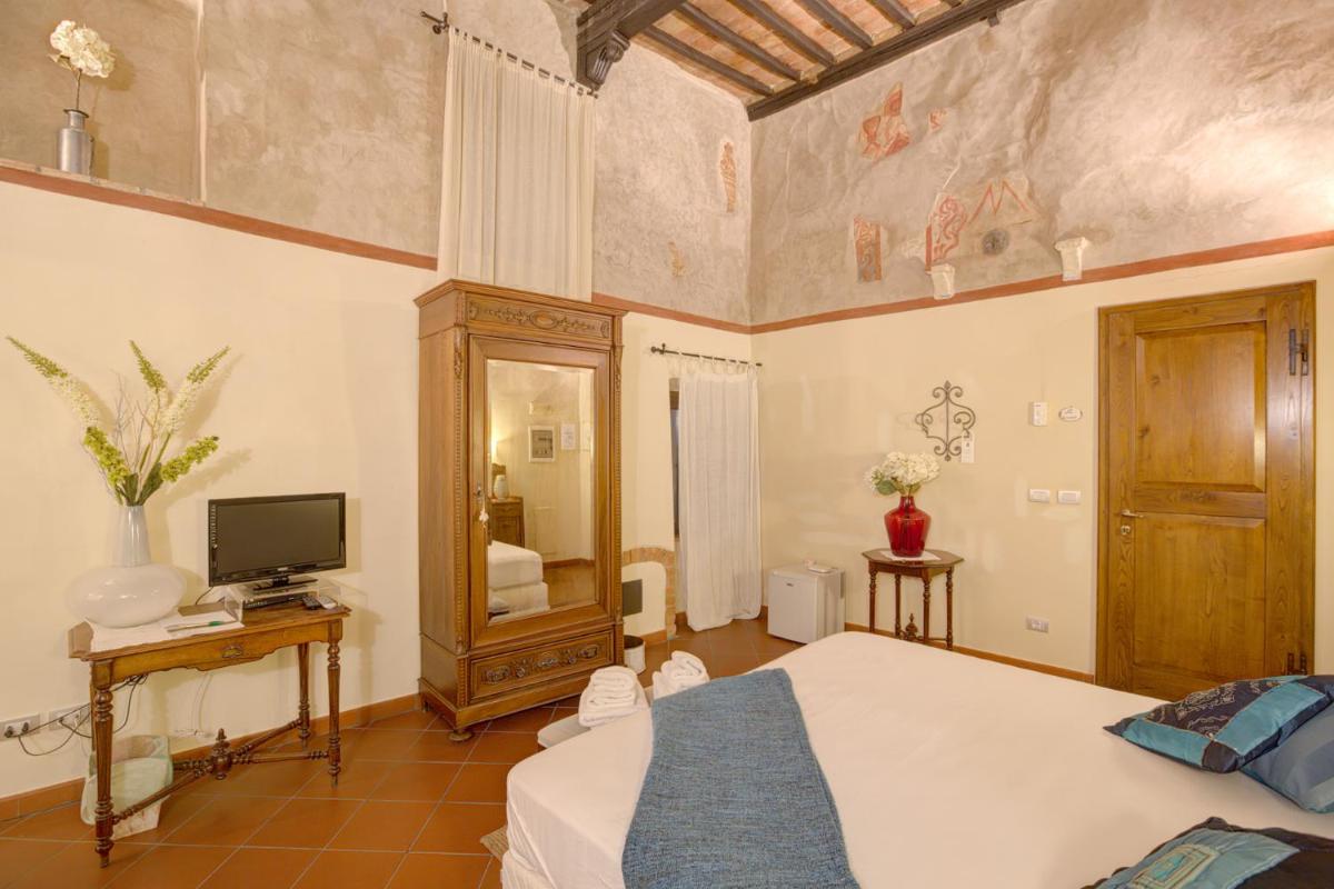Standard King Room photo 2