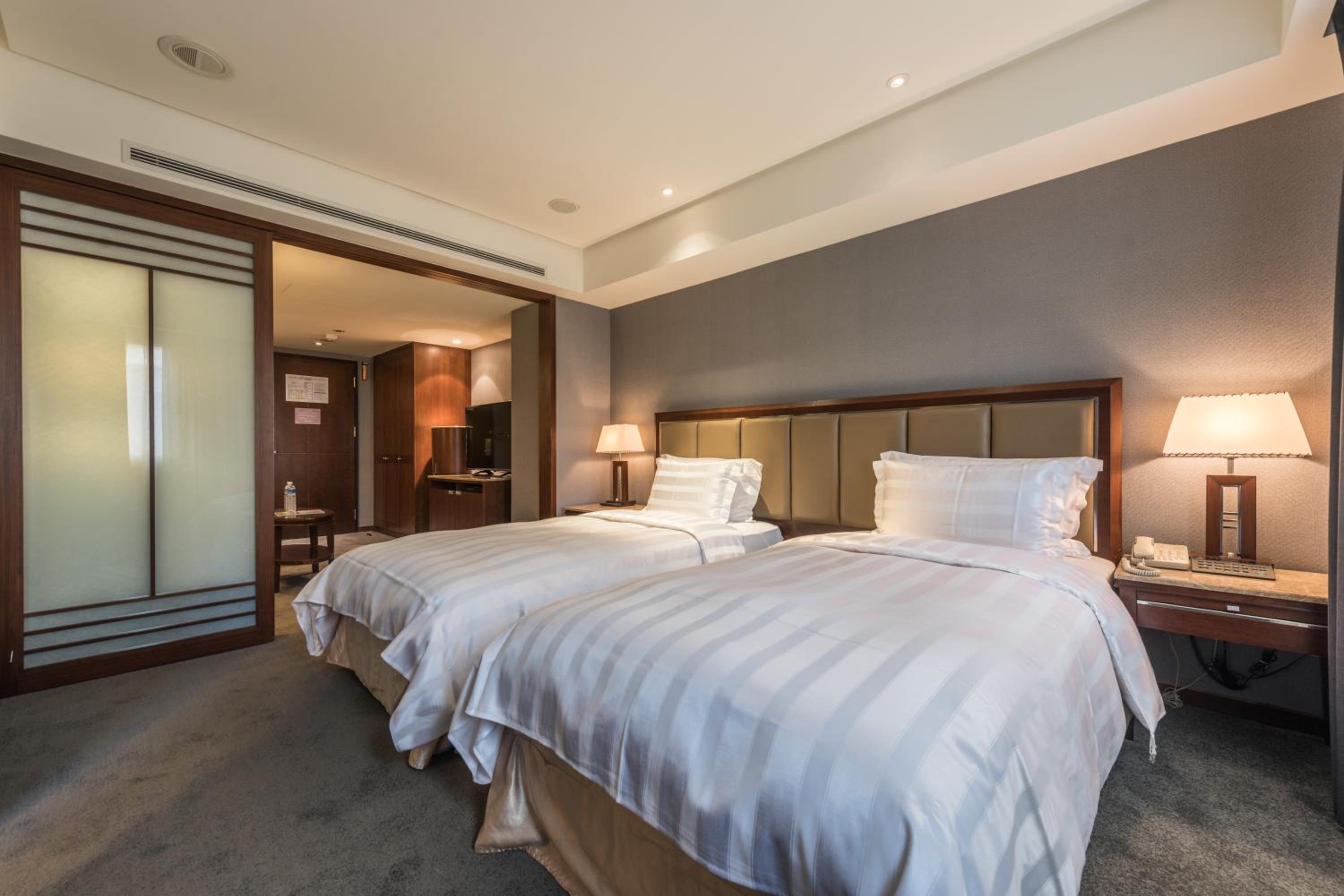 Superior Twin Suite photo 2