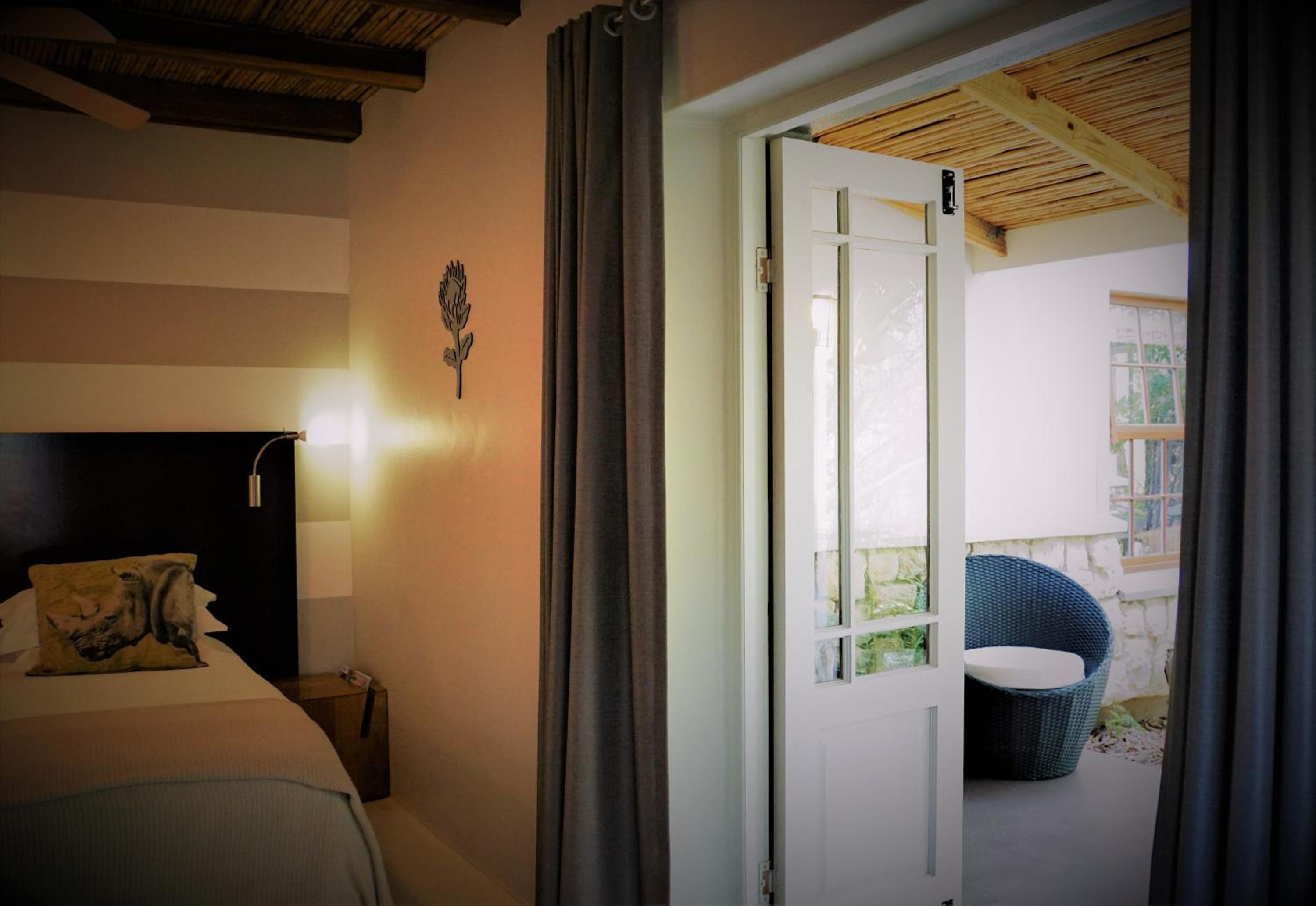 Garden Room with Bath and Shower (King or Twin) photo 3