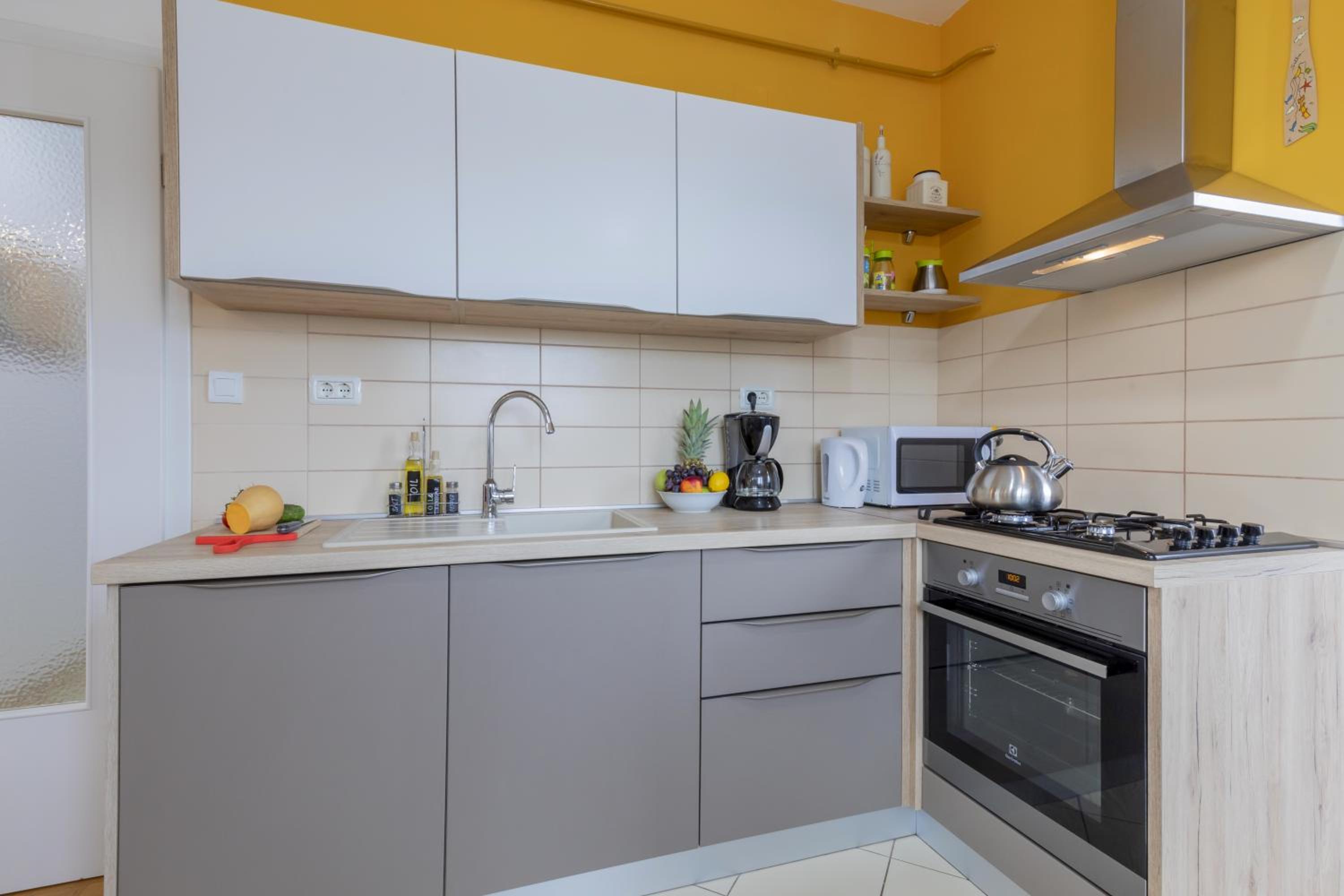 Apartment with Terrace - Photo 16