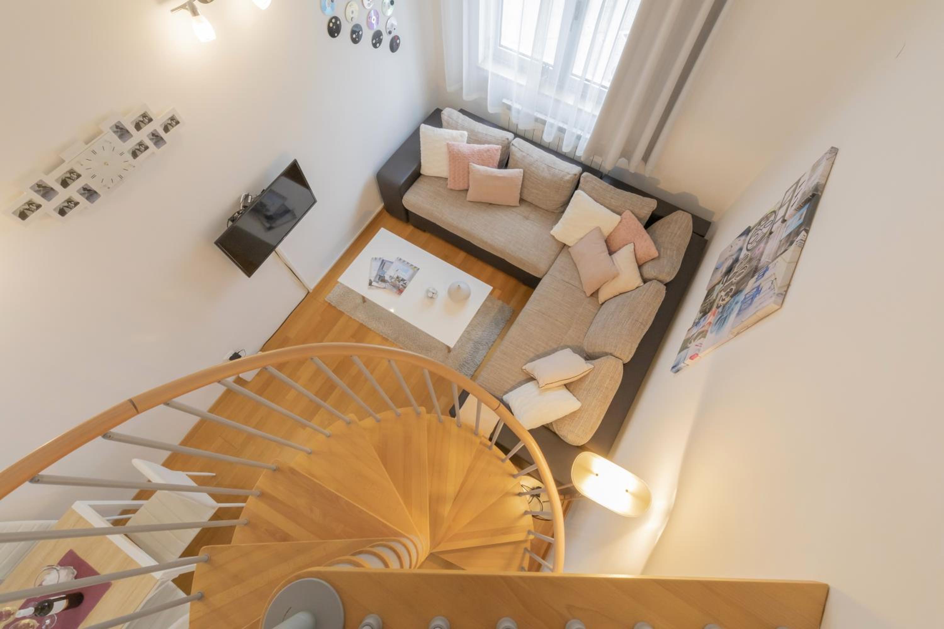 Apartment with Terrace - Photo 21