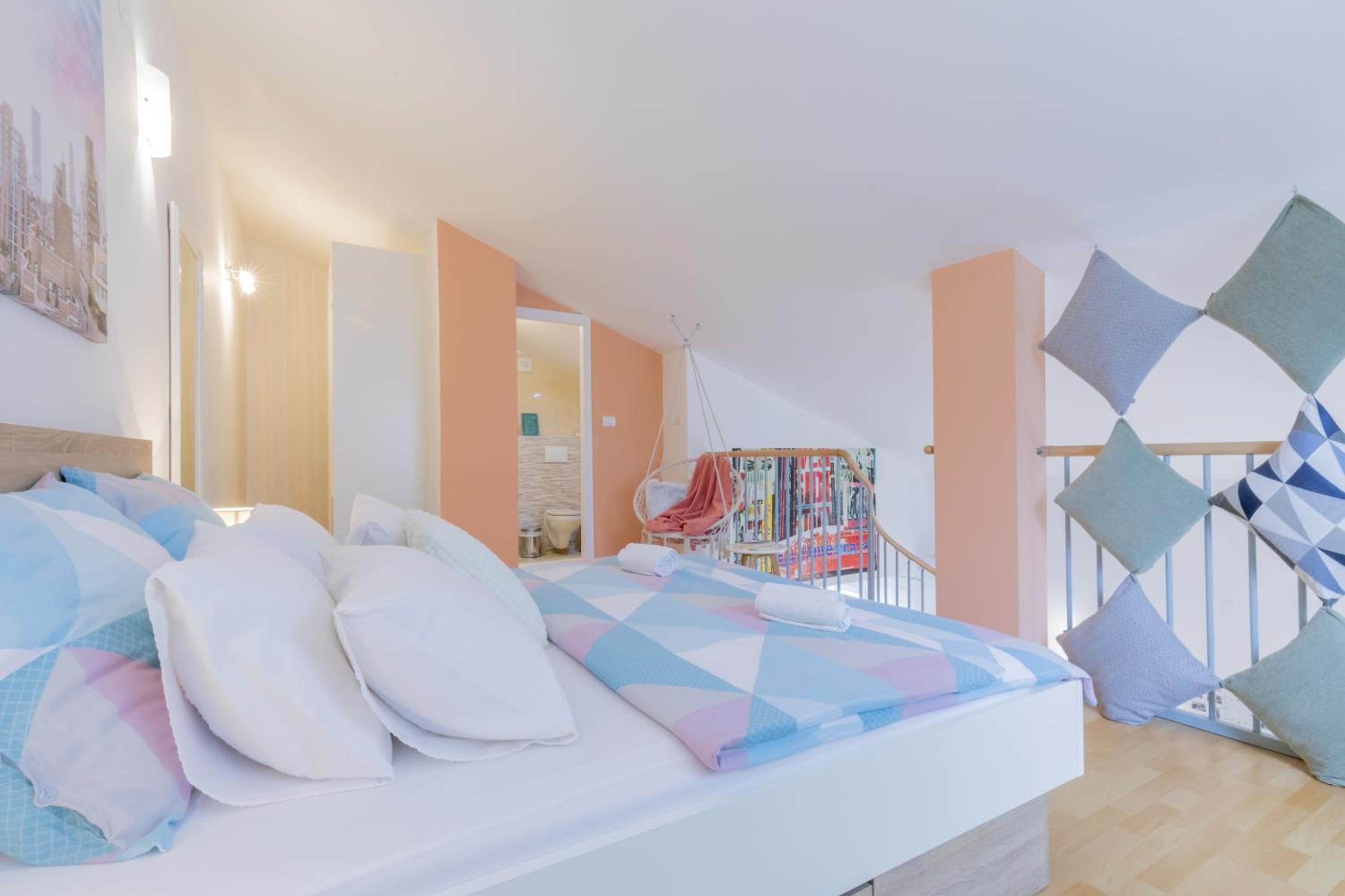 Apartment with Terrace - Photo 22