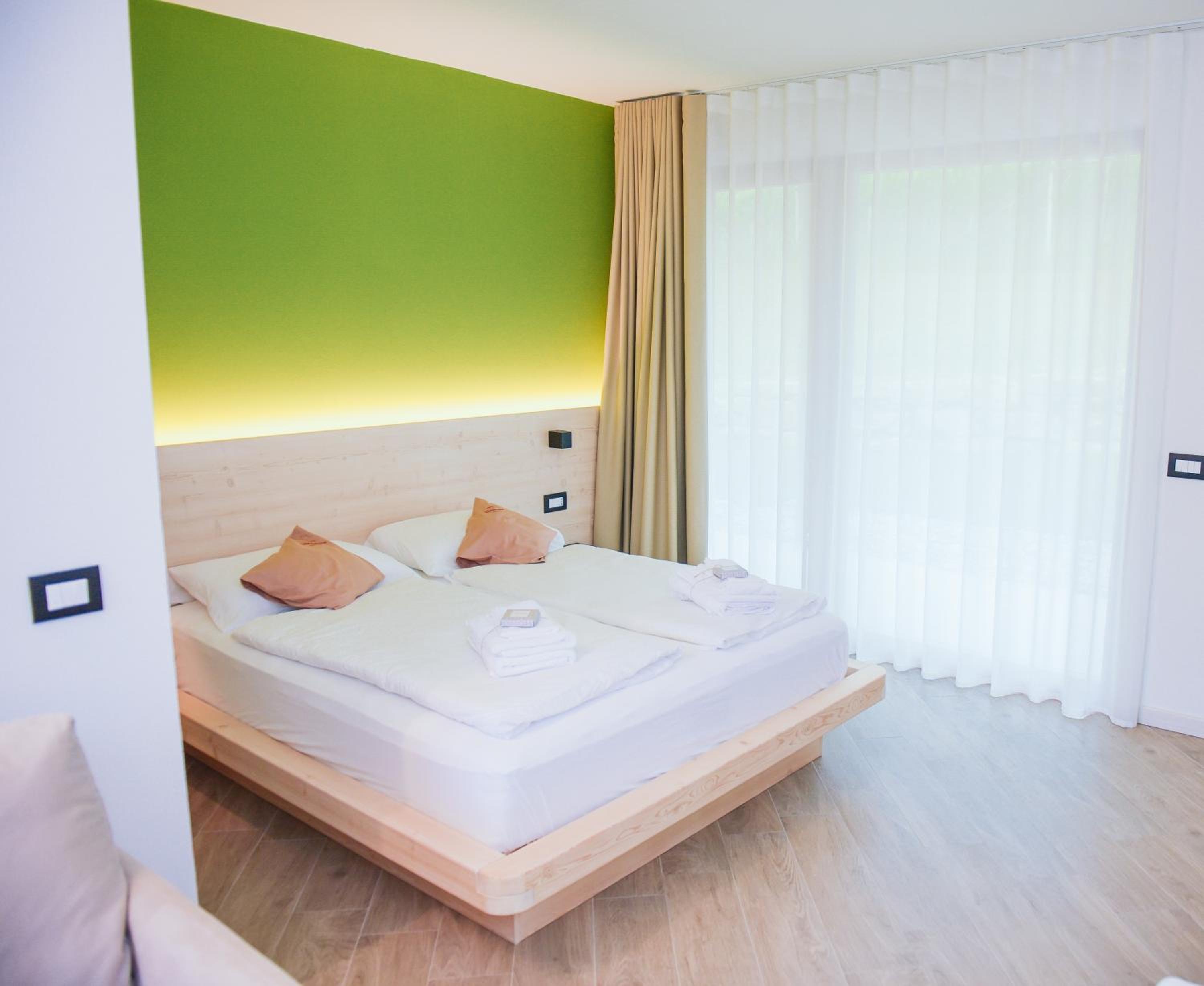 Deluxe Double Room with Balcony - Photo 3