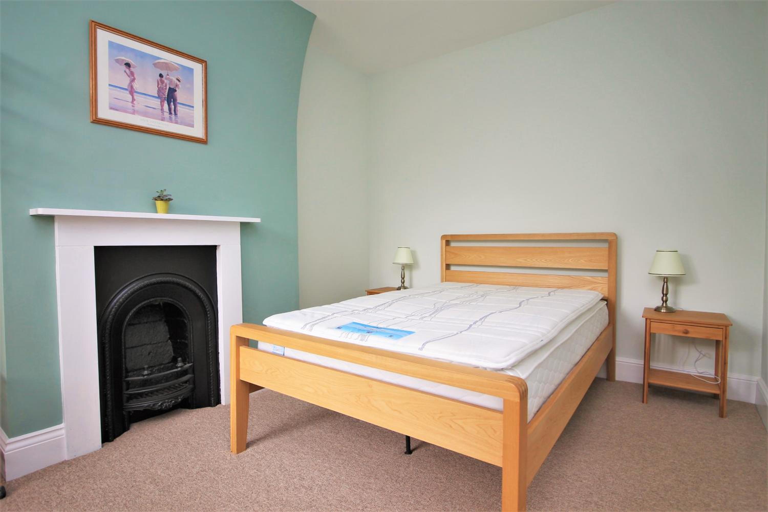 Two-Bedroom House - Photo 2