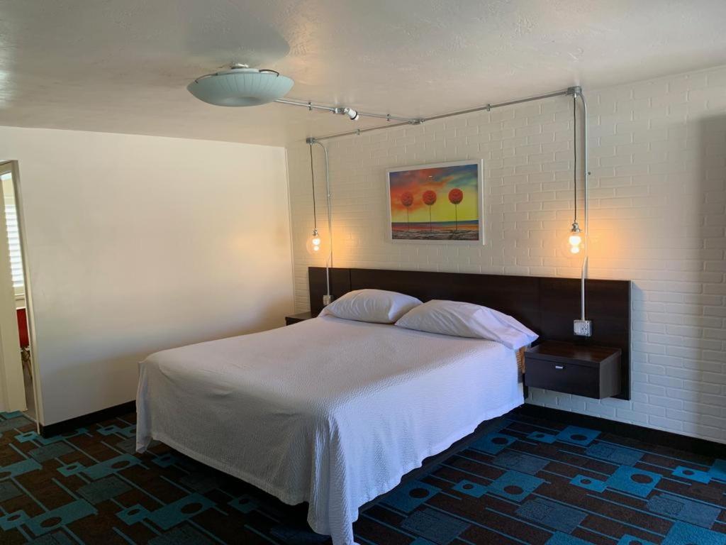 Deluxe King Room - Photo 1