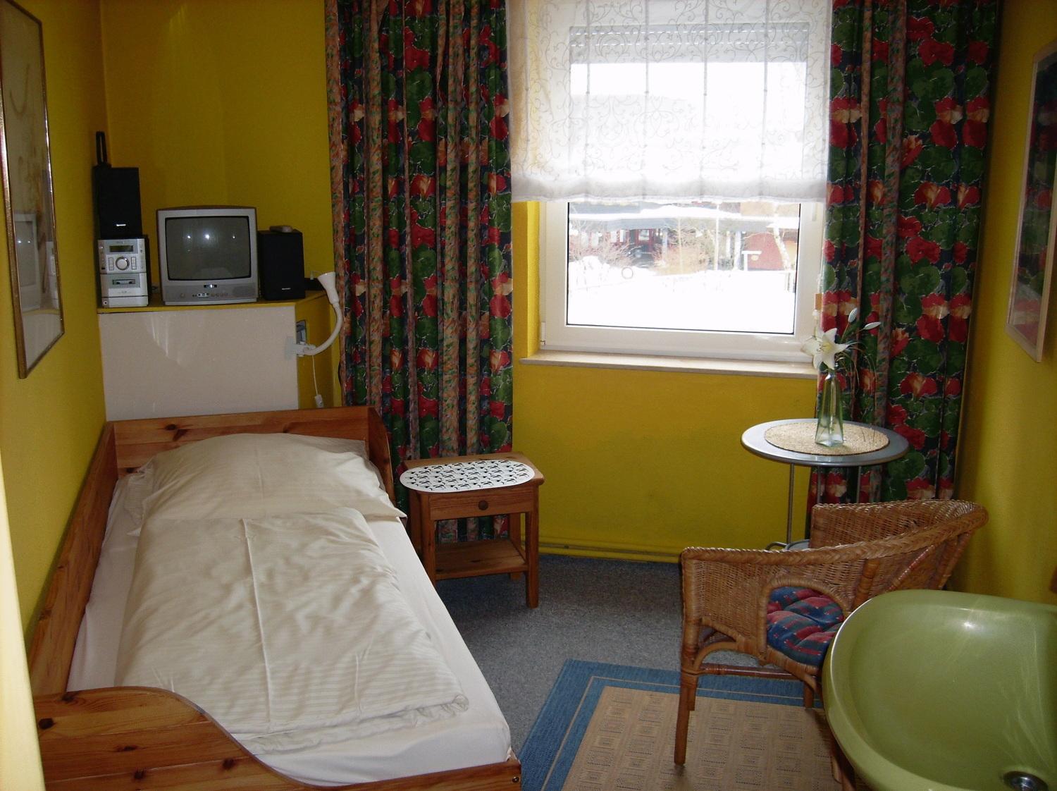 Single Room photo 3