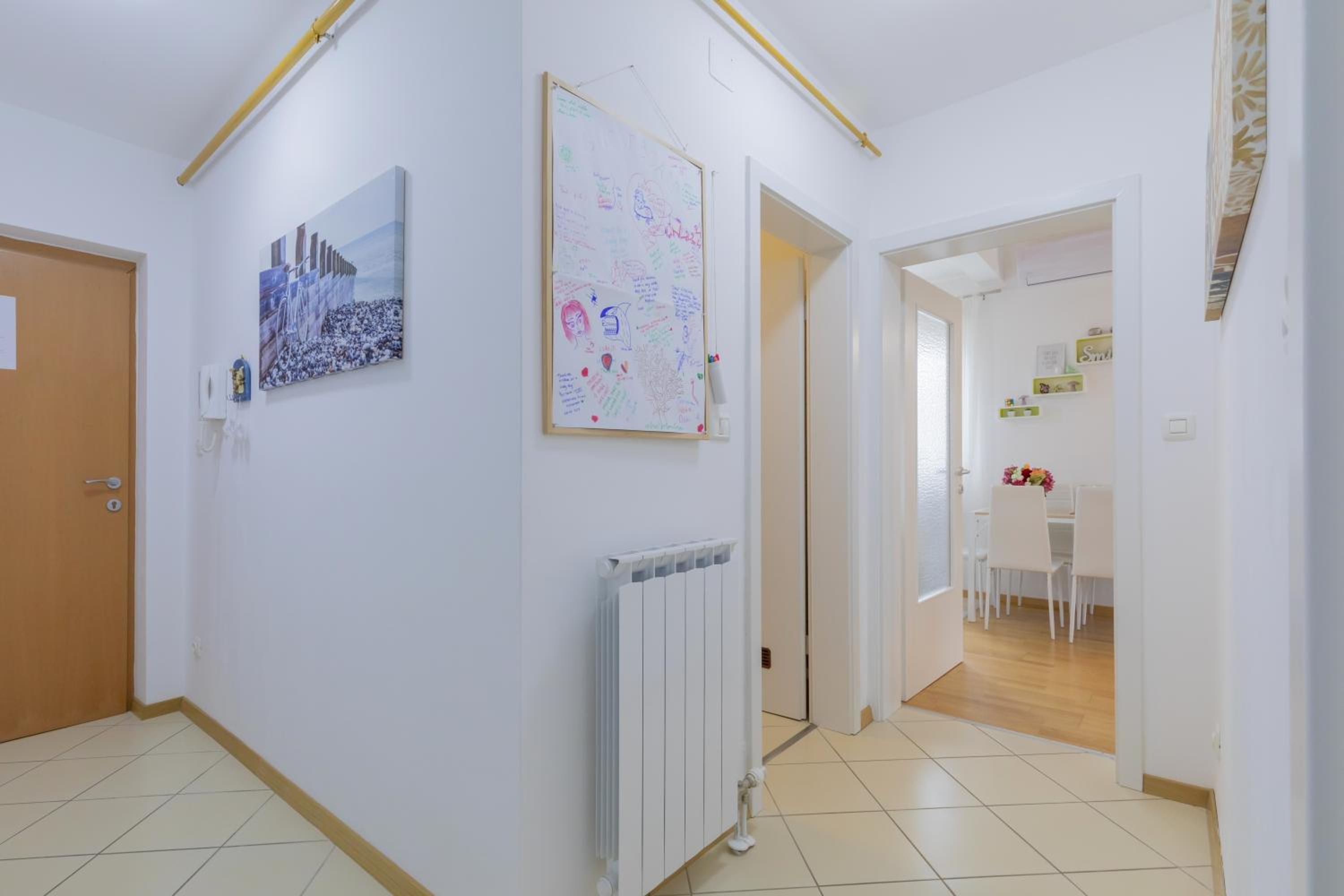 Apartment with Terrace - Photo 36