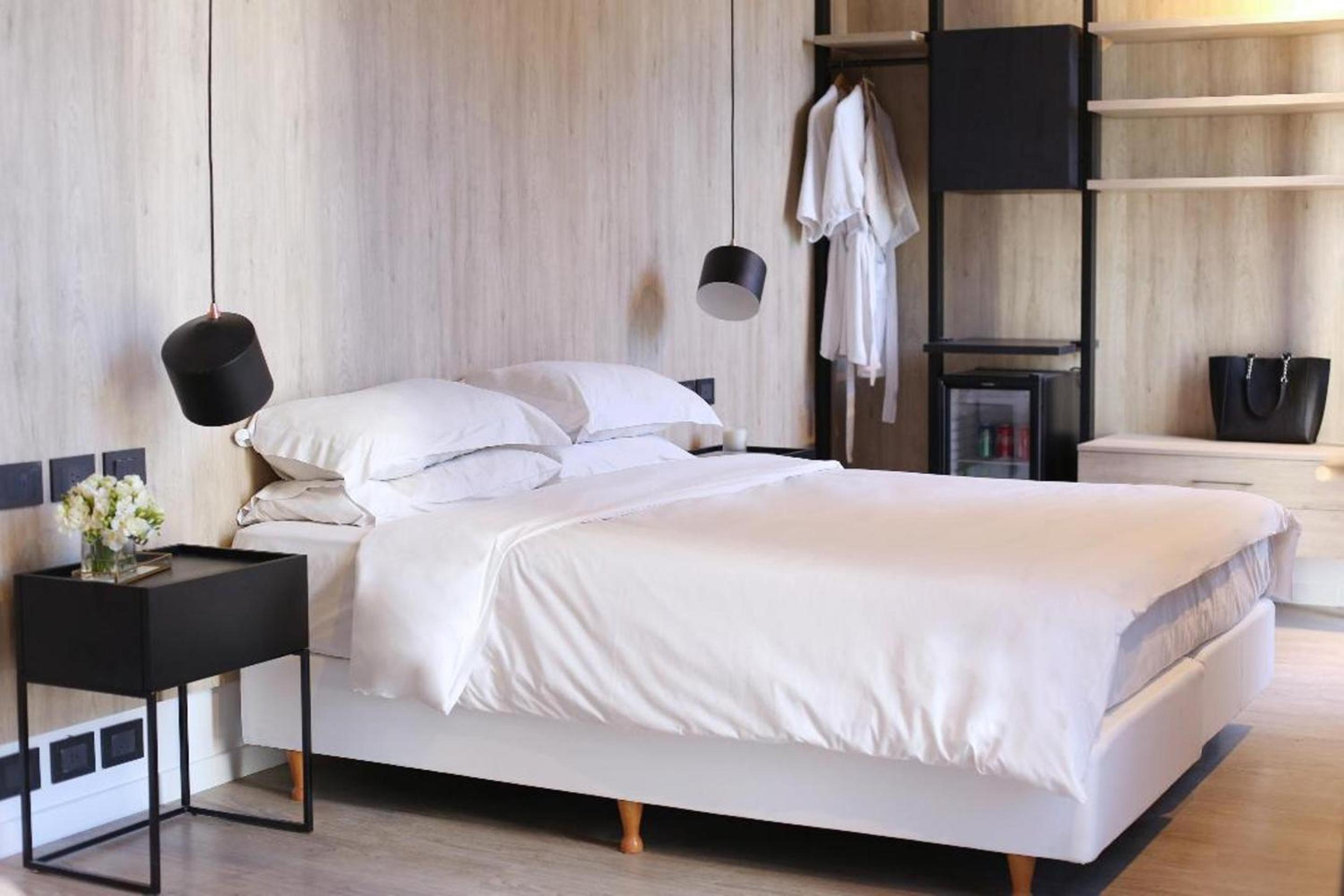 Deluxe Double or Twin Room thumbnail 5