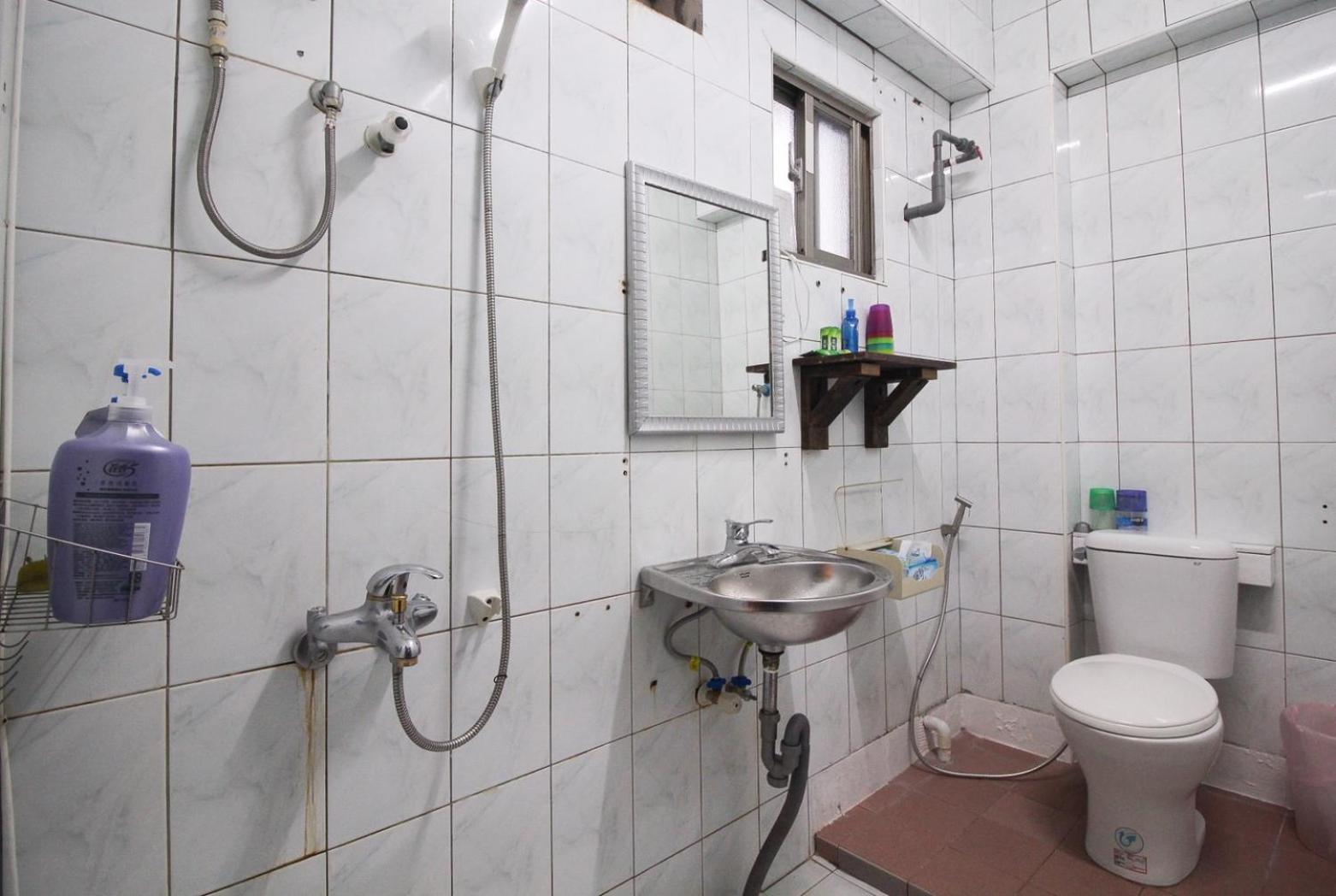 Quadruple Room with Shared Bathroom photo 3