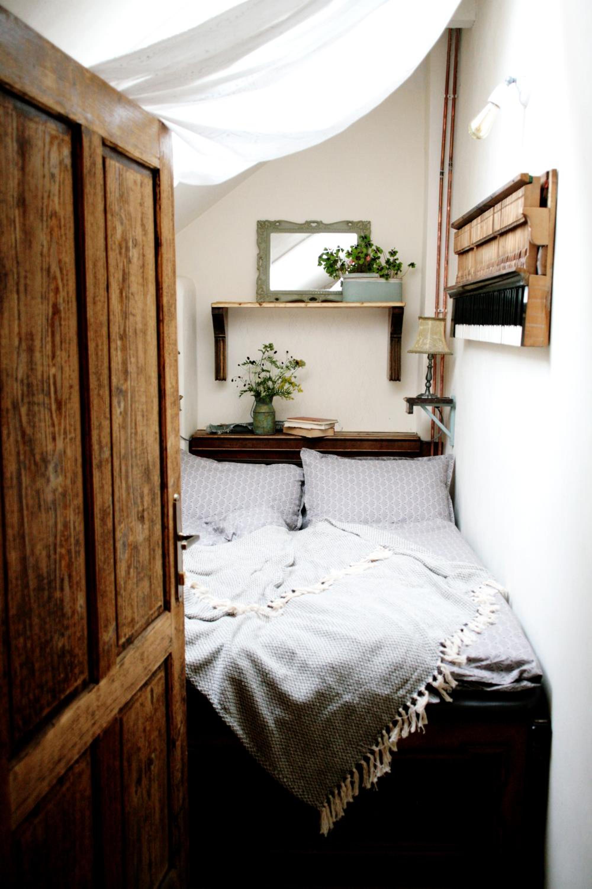 Five-Bedroom House photo 1