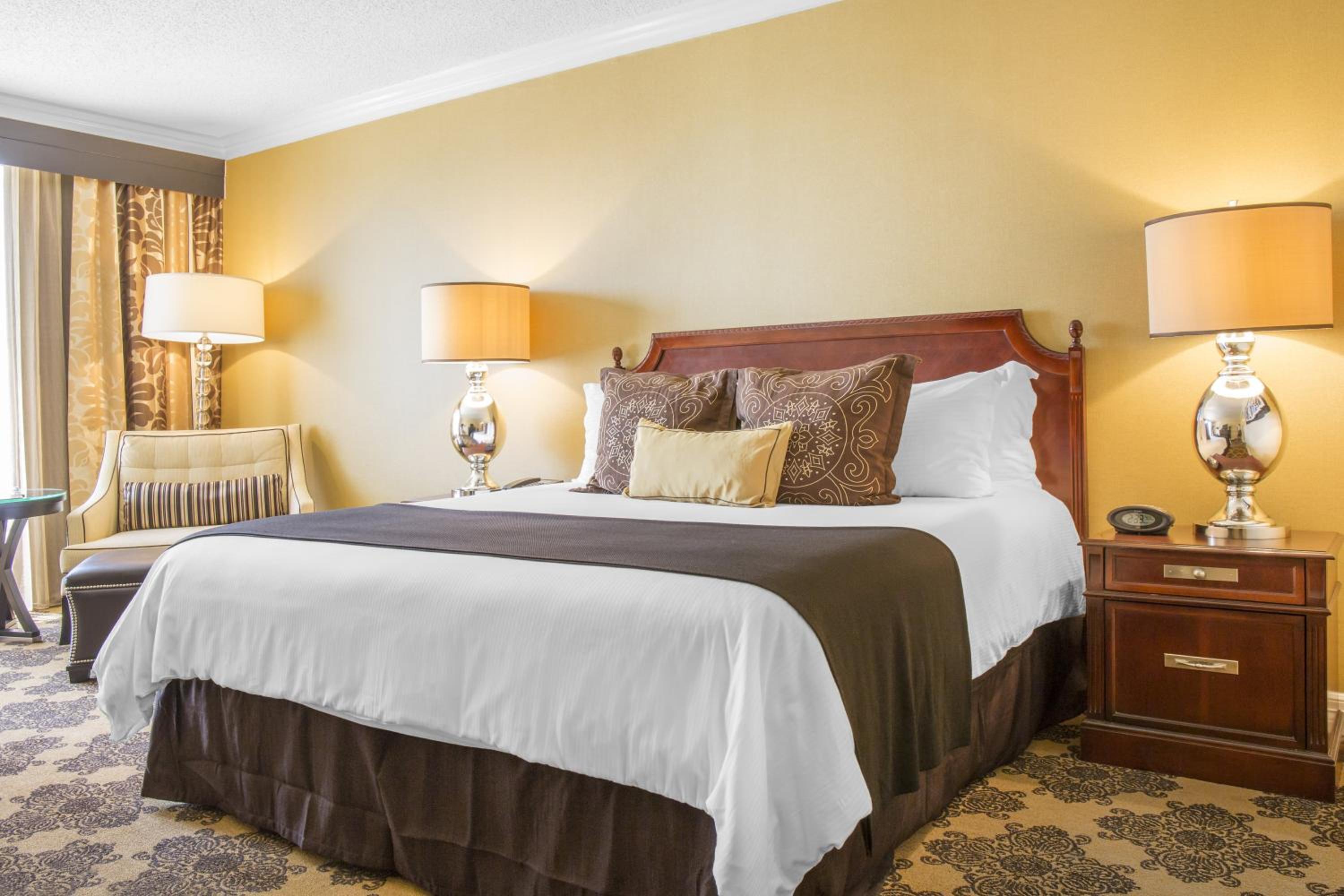 Deluxe Room -1 King Bed - Photo 1