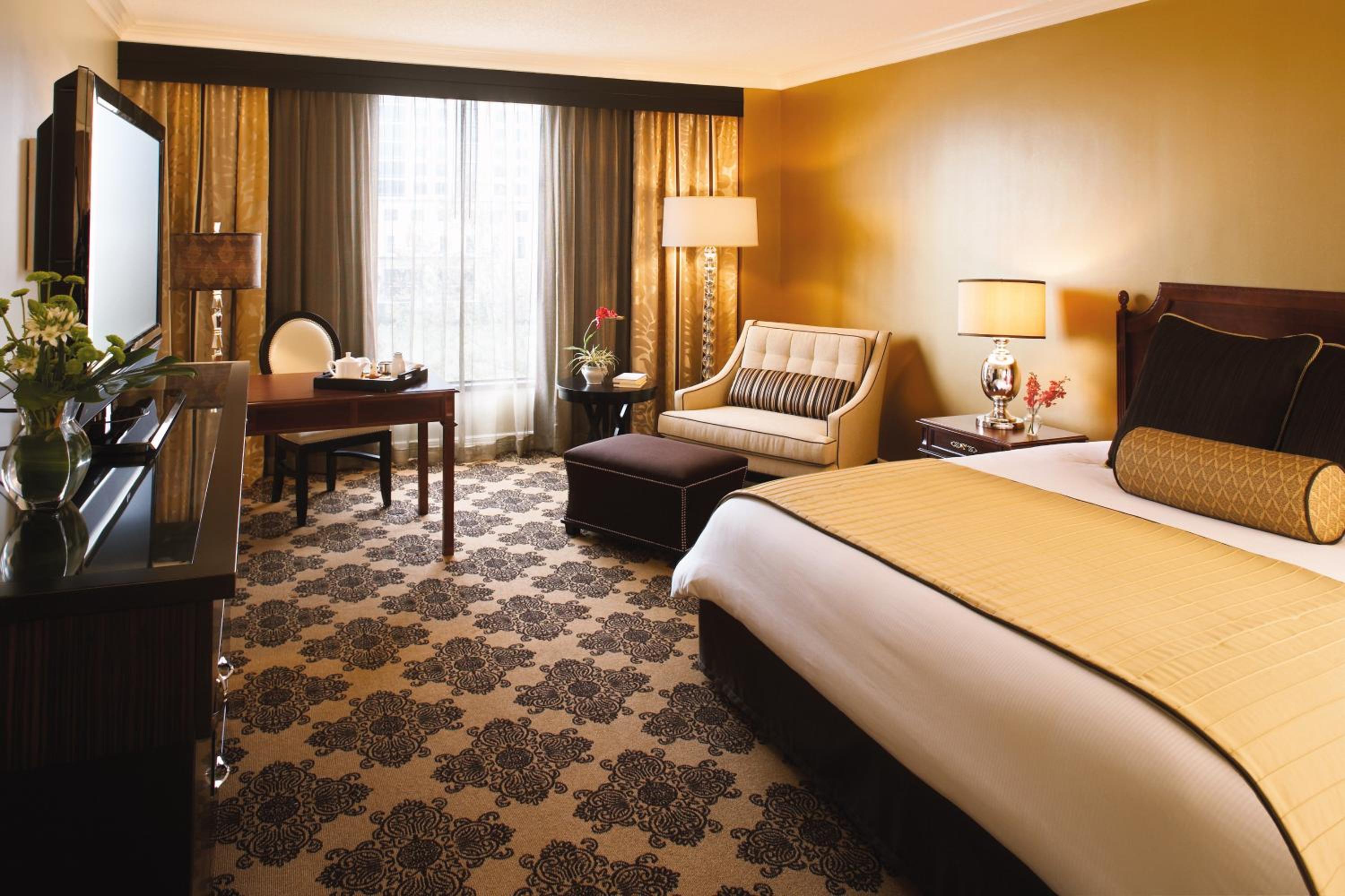 Deluxe Room -1 King Bed - Photo 2