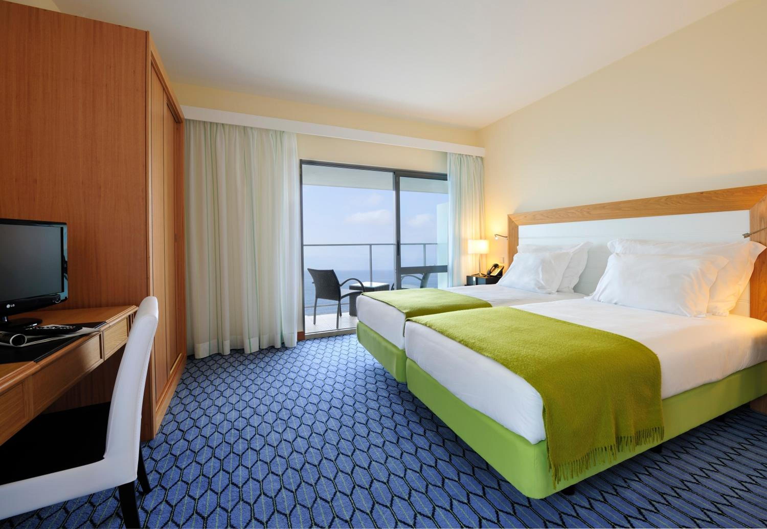 Twin Room with Sea View (2 Adults + 1 Child)
