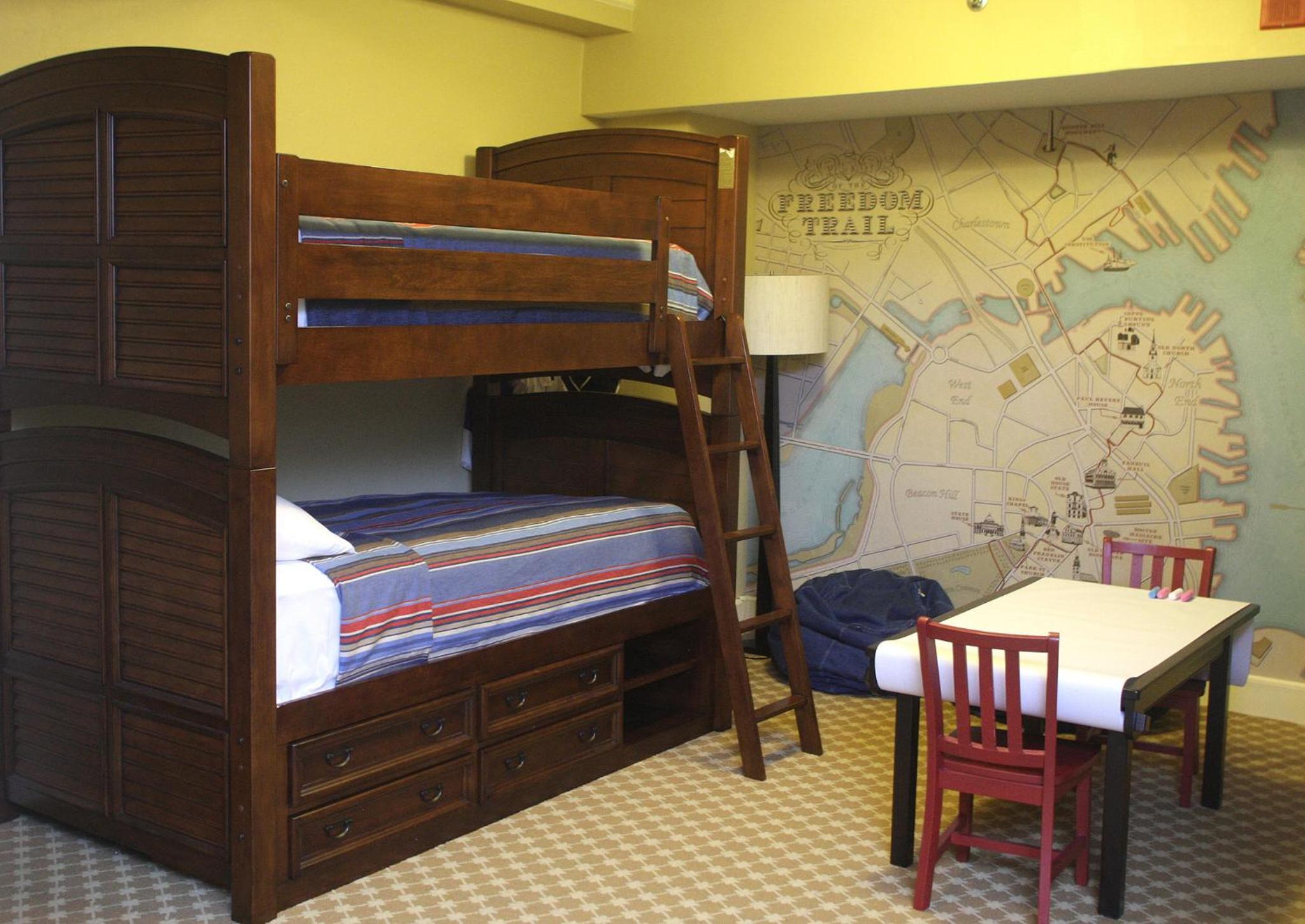 Freedom Trail Suite - 1 King & Bunk Beds