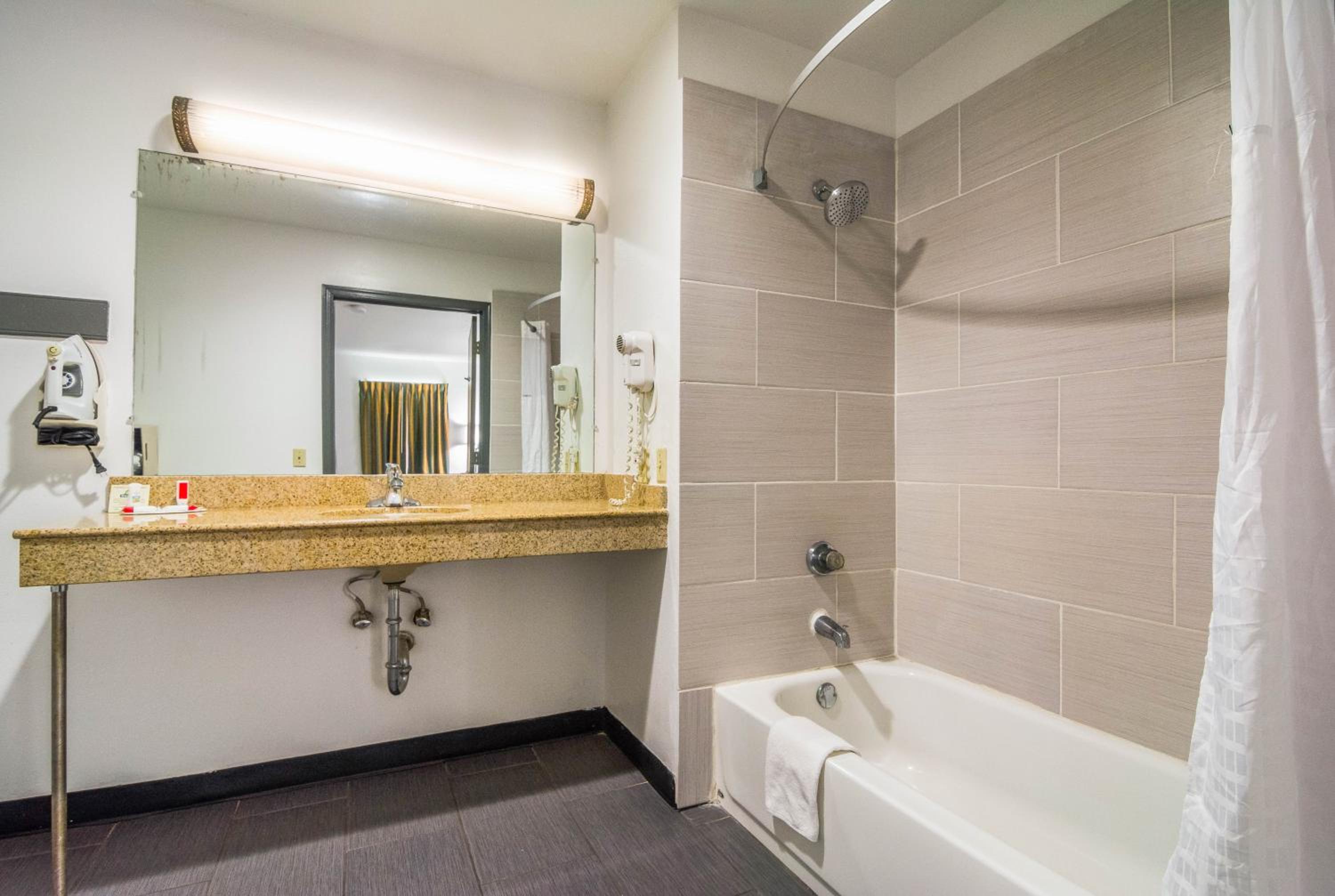 King Room - Disability Access/Non-Smoking - Photo 2