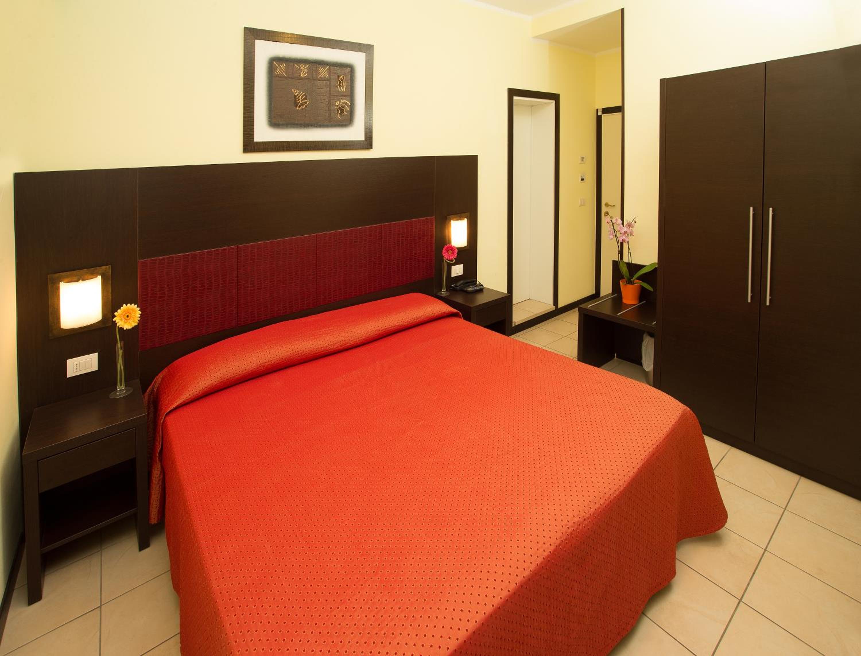 Standard Double or Twin Room - Photo 2