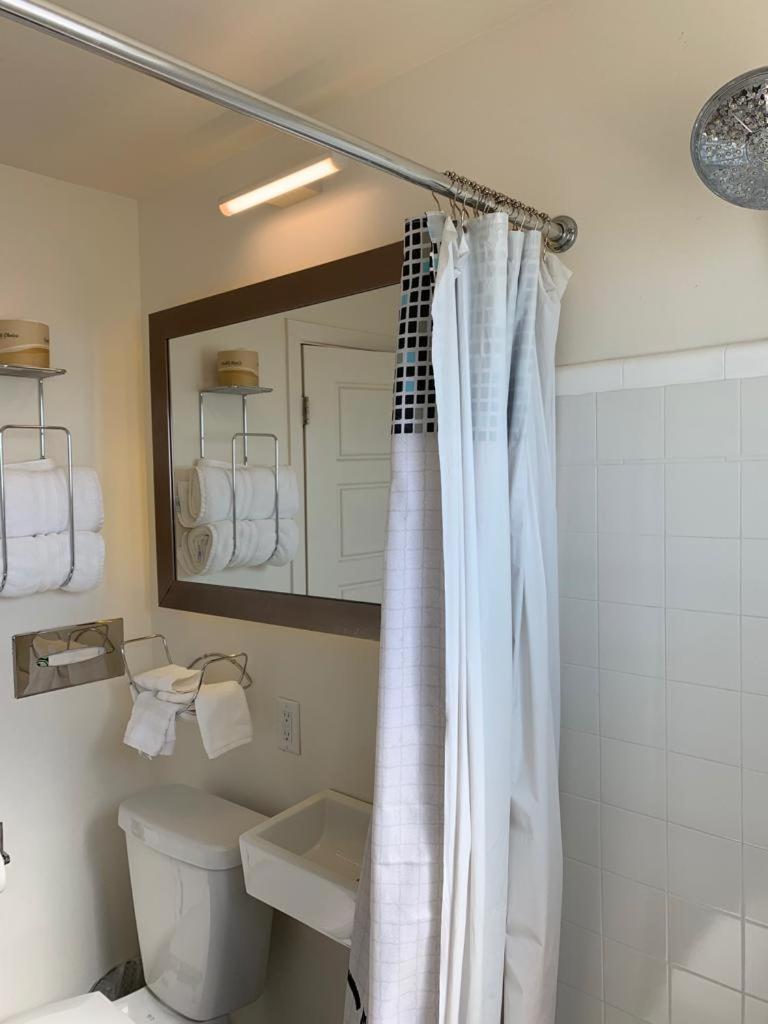 Deluxe King Room - Photo 5