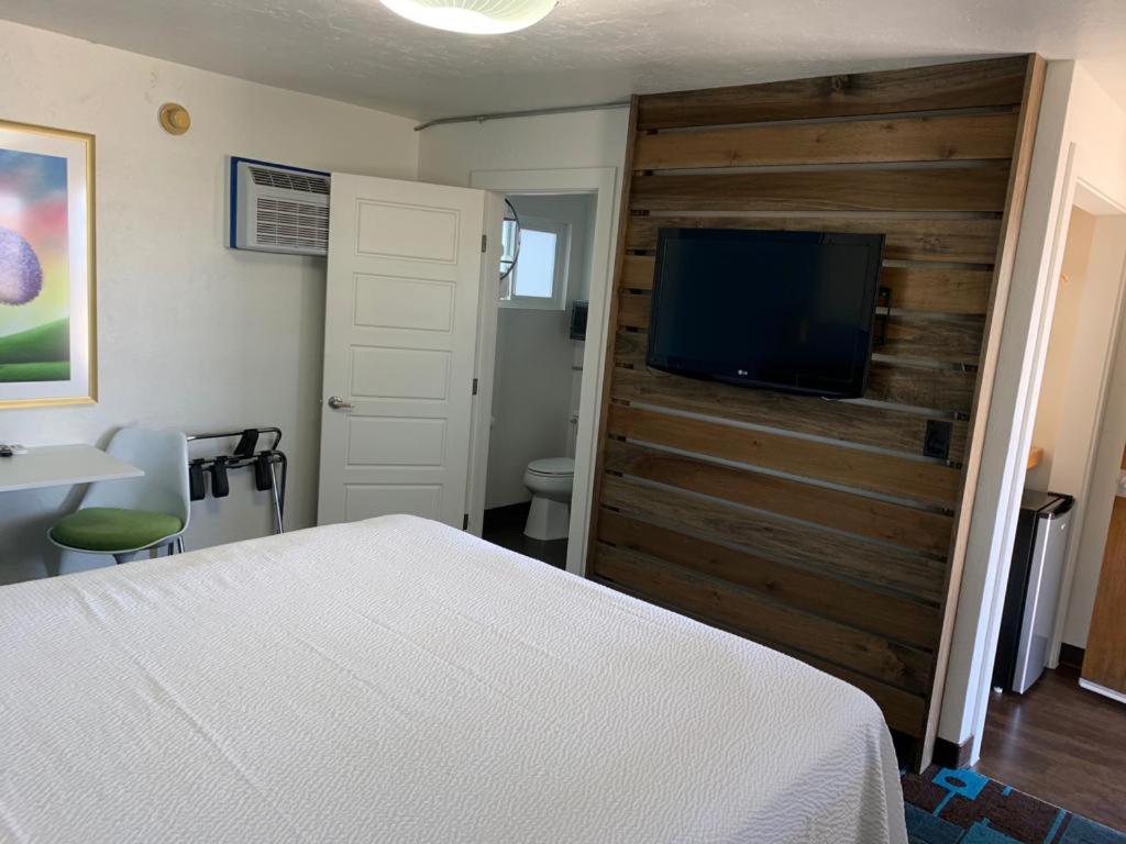 Queen Room - Photo 11
