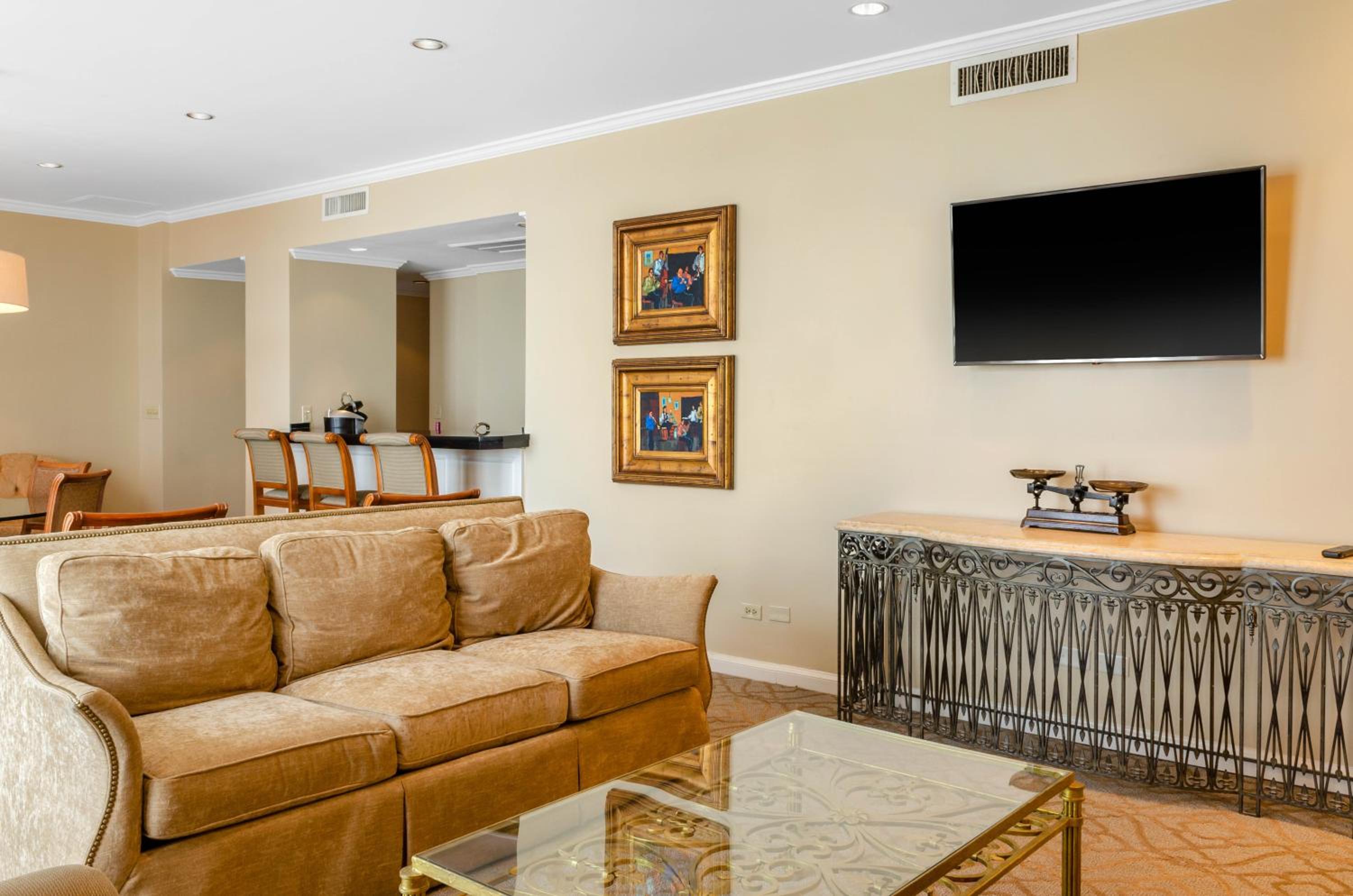 Luxury Penthouse Suite - 1 King Bed - Photo 4