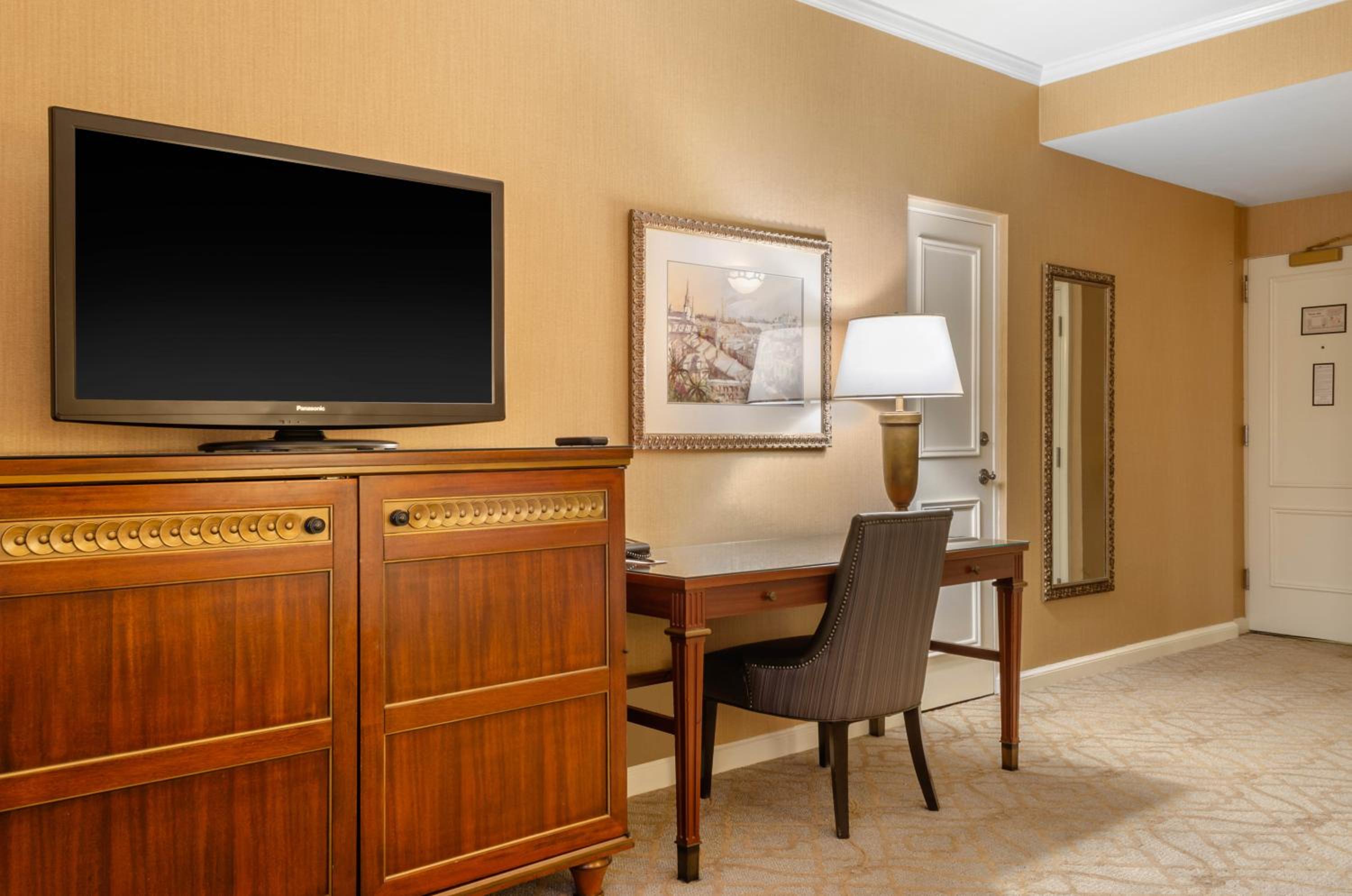 Deluxe Double Room with Two Double Beds with Balcony - Photo 1