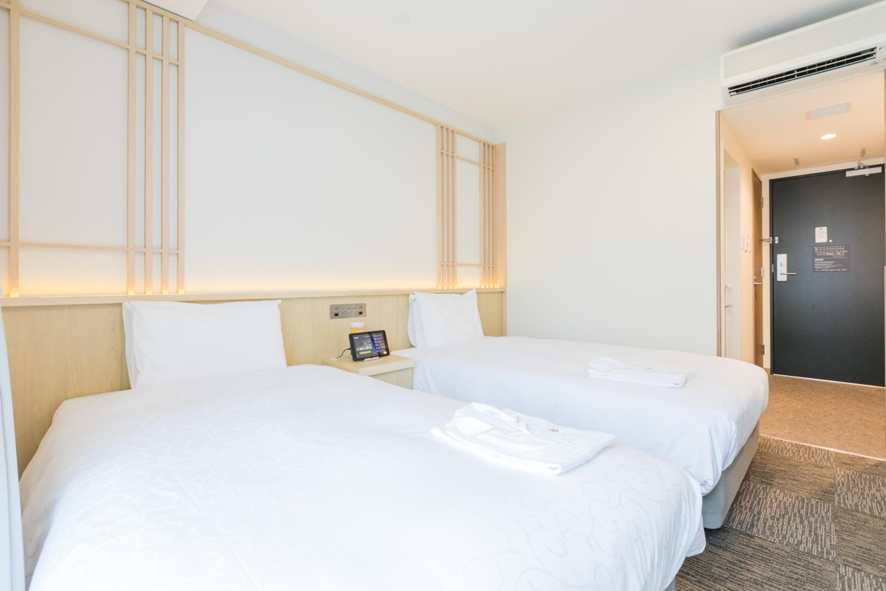 Twin Room - Photo 12