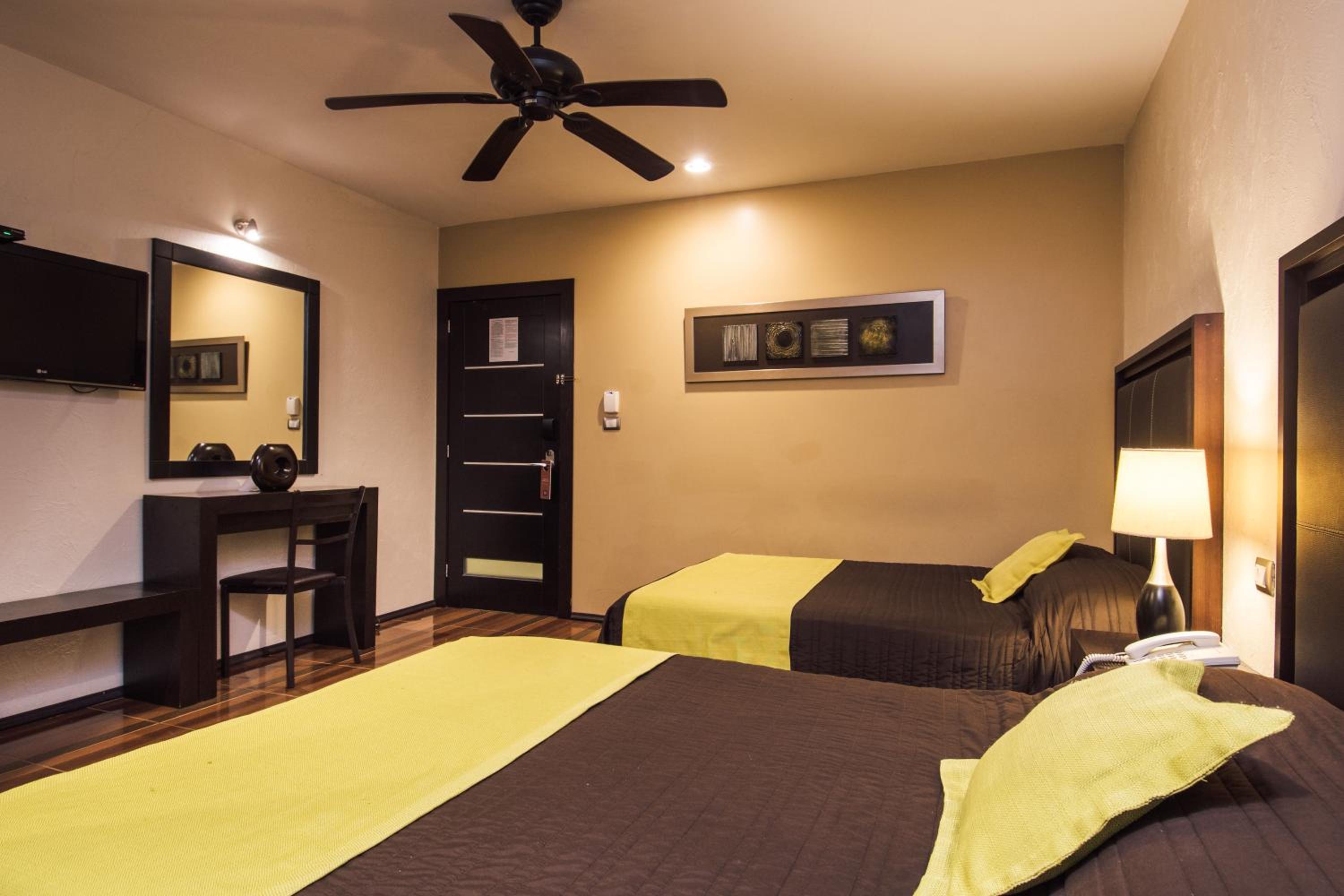 Double Room with Two Double Beds photo 3