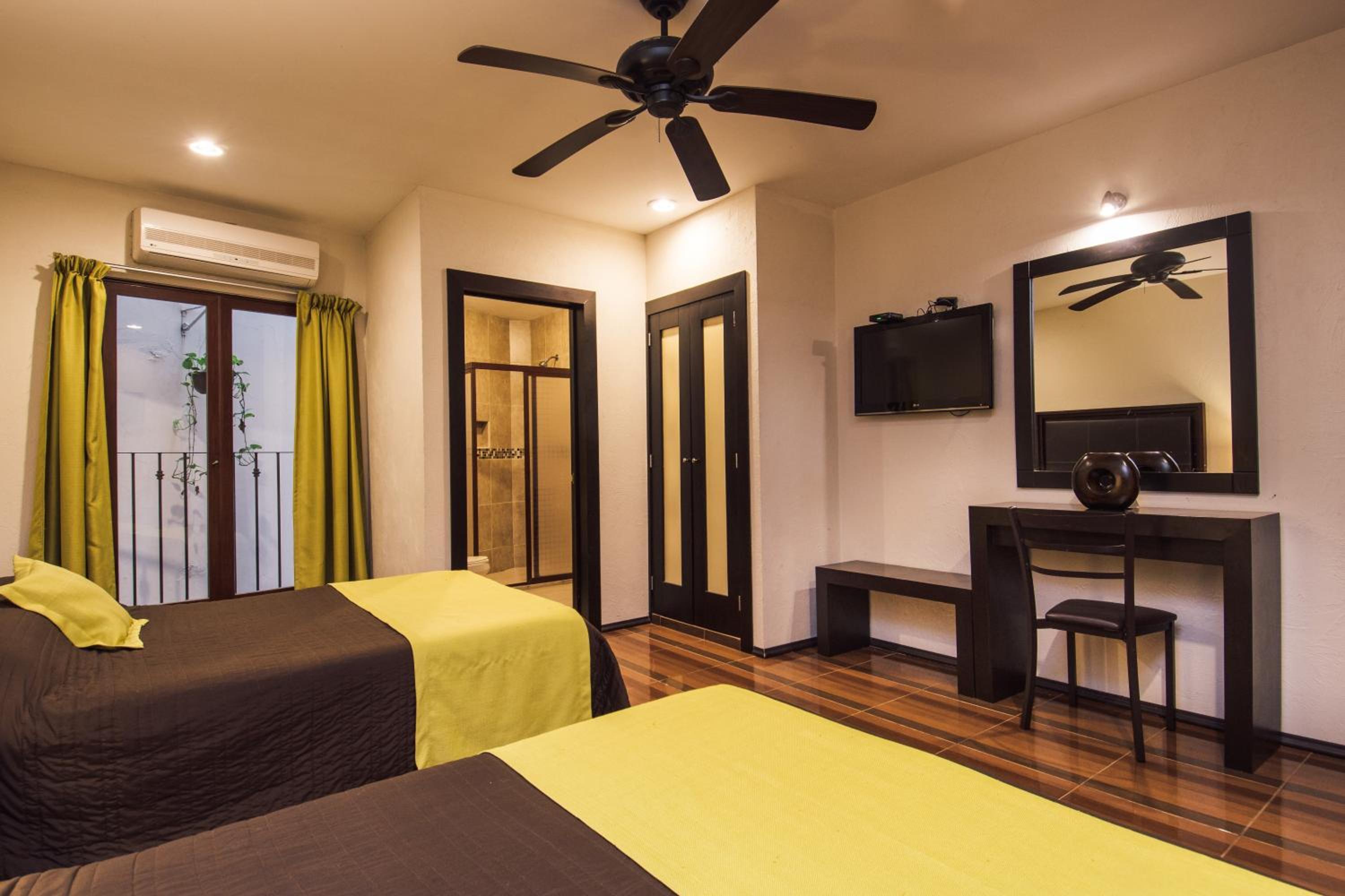Double Room with Two Double Beds photo 2