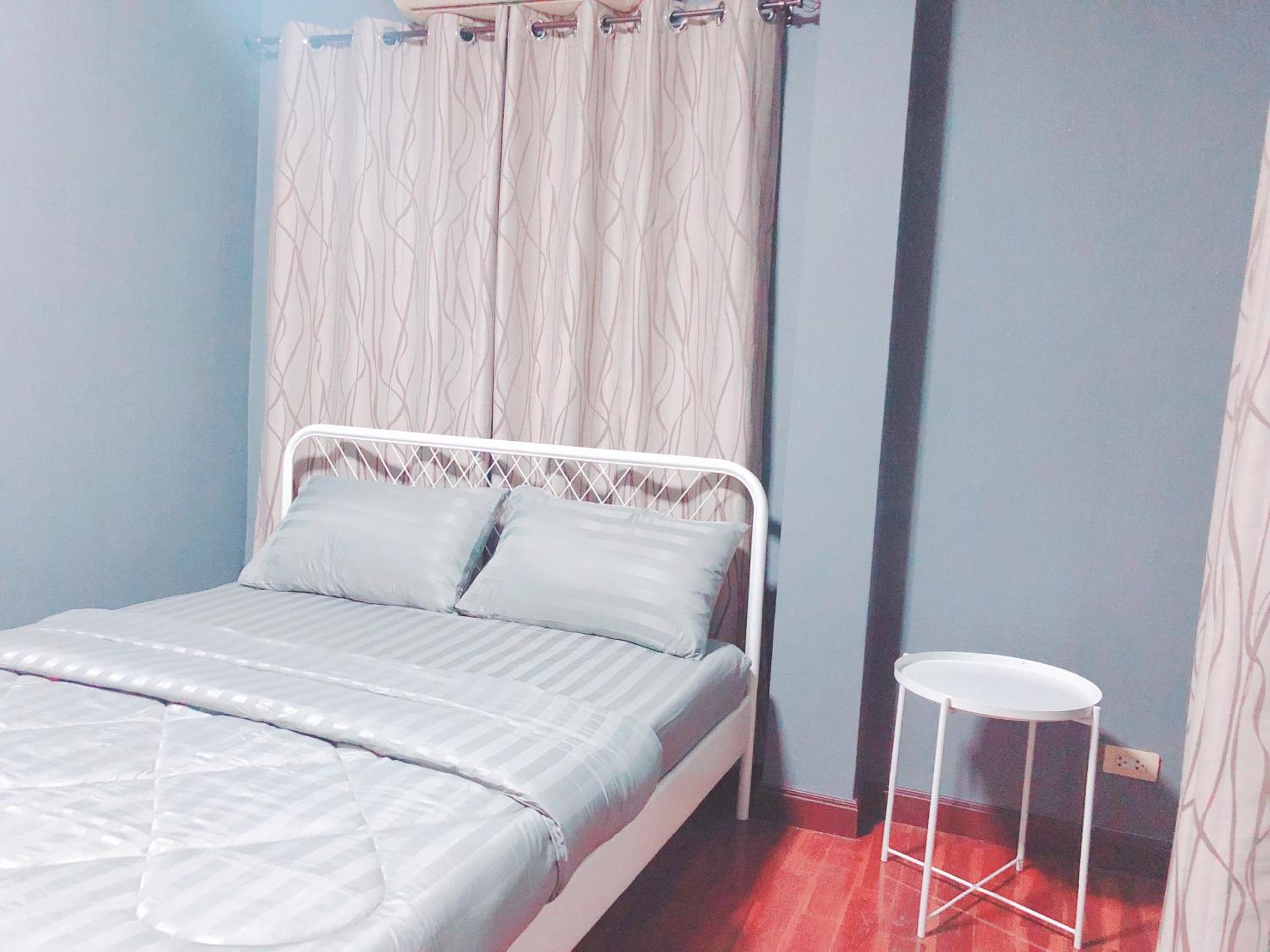 Deluxe Queen Room with Two Queen Beds - Photo 18