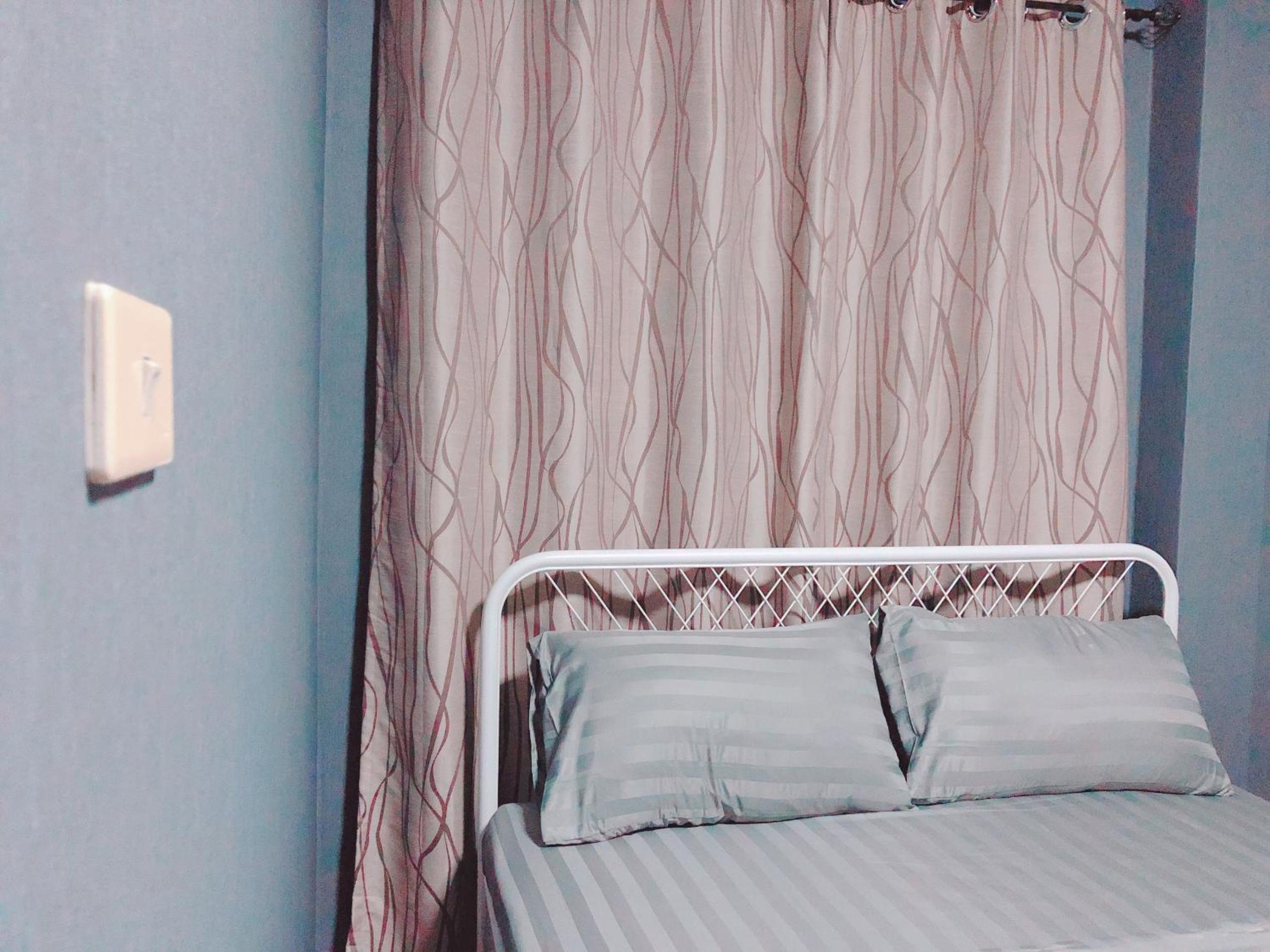 Deluxe Queen Room with Two Queen Beds - Photo 15