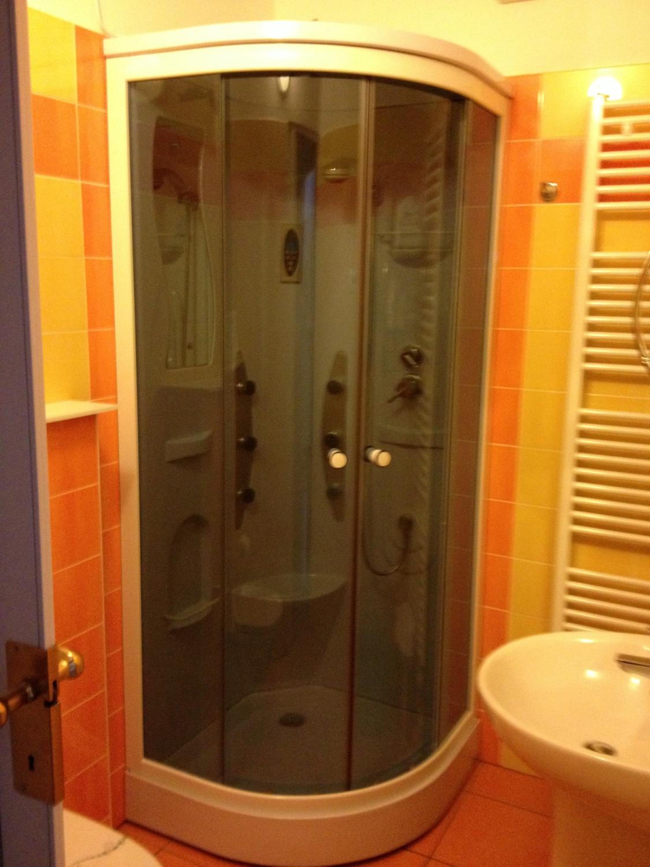 Double or Twin Room with Balcony - Photo 16